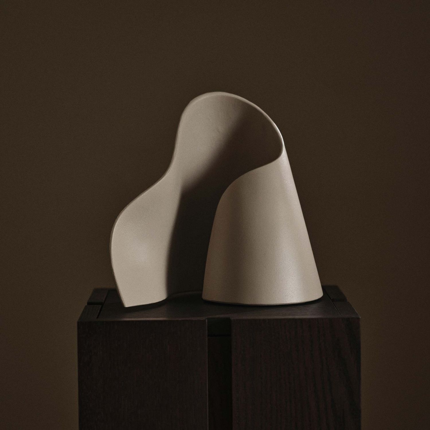 Ferm Living - Oyster Tischleuchte light cashmere