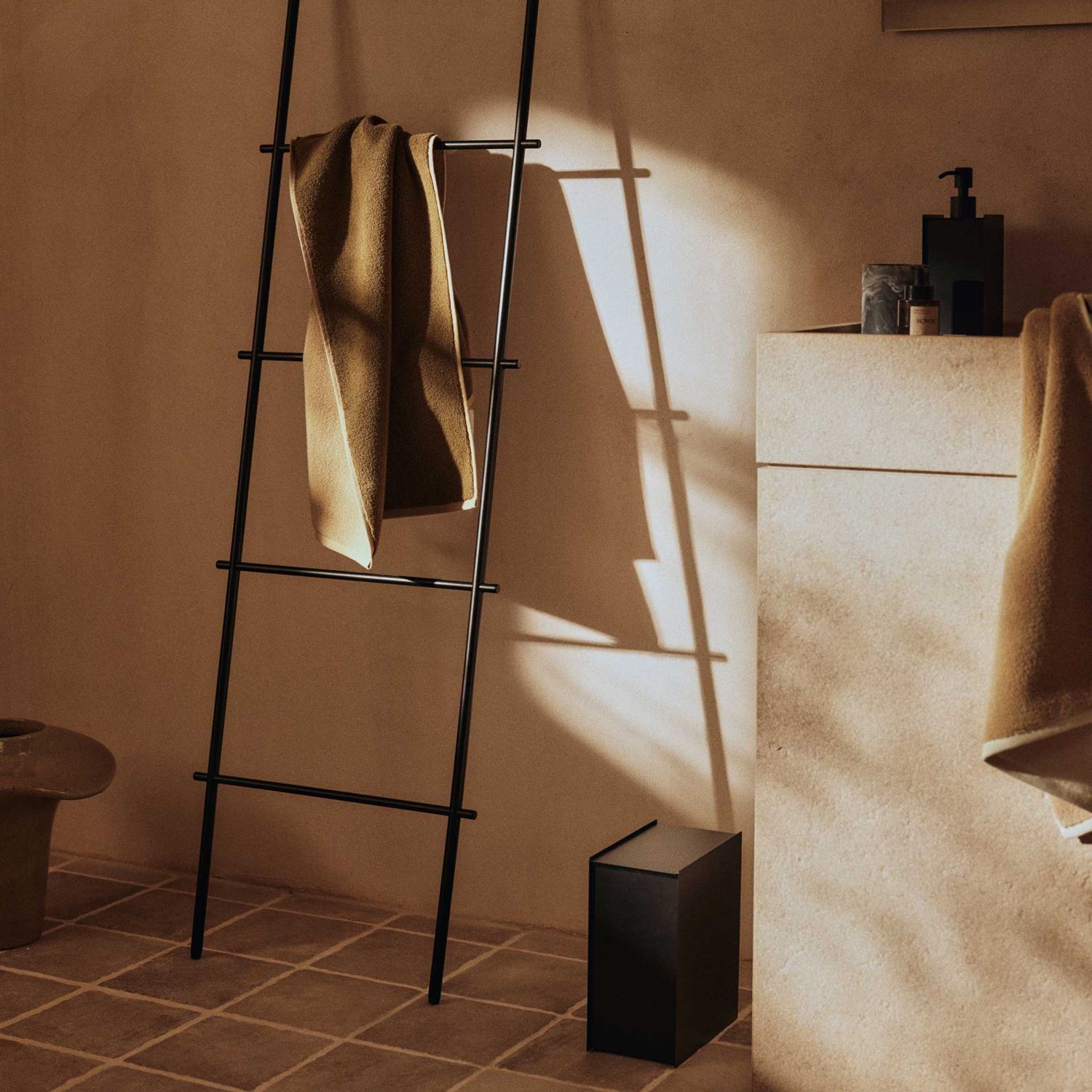 Ferm Living - Sama Abfallbehälter cashmere