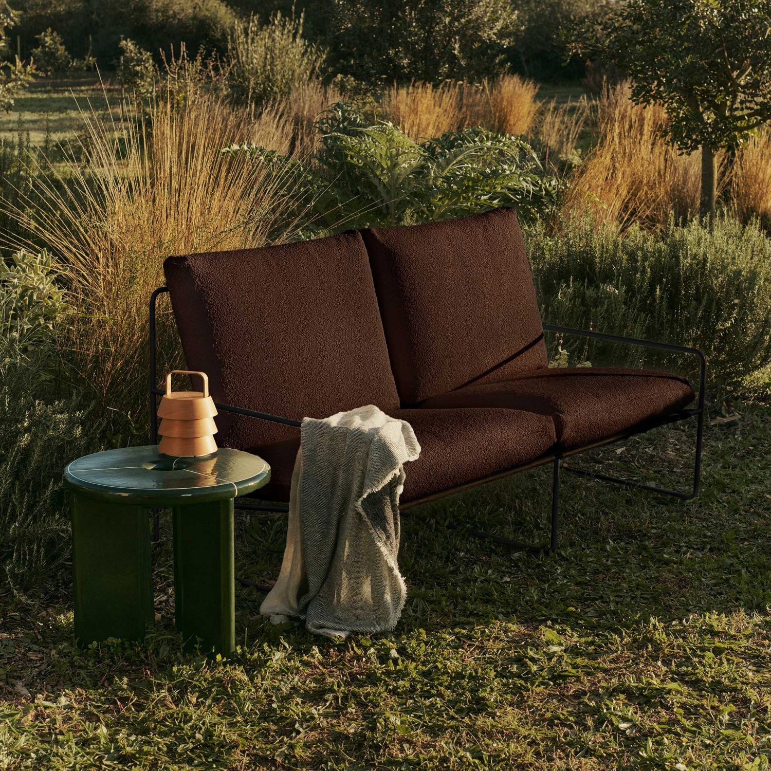 Ferm Living - Desert 2-Sitzer Sofa black/Dolce dark sand