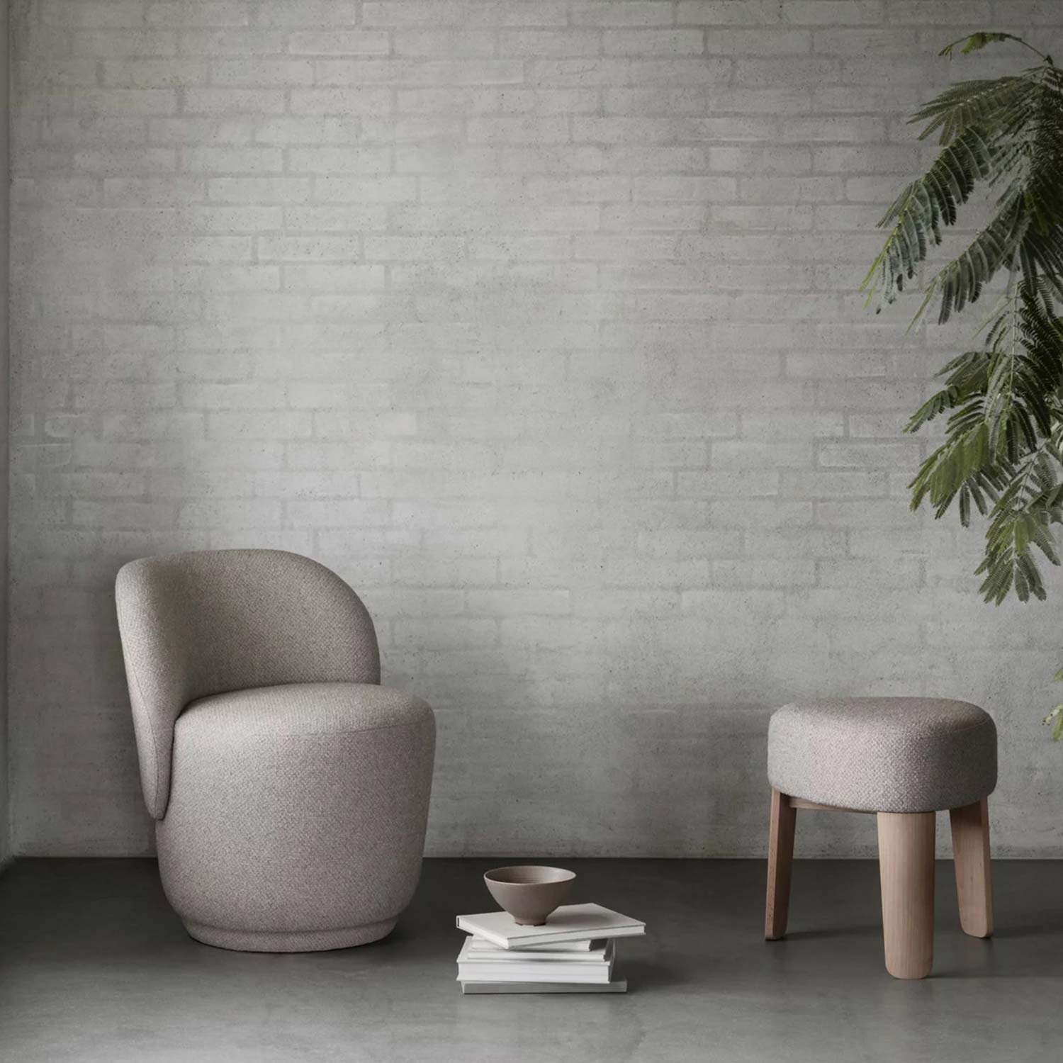blomus koun sessel vor Wand 102616