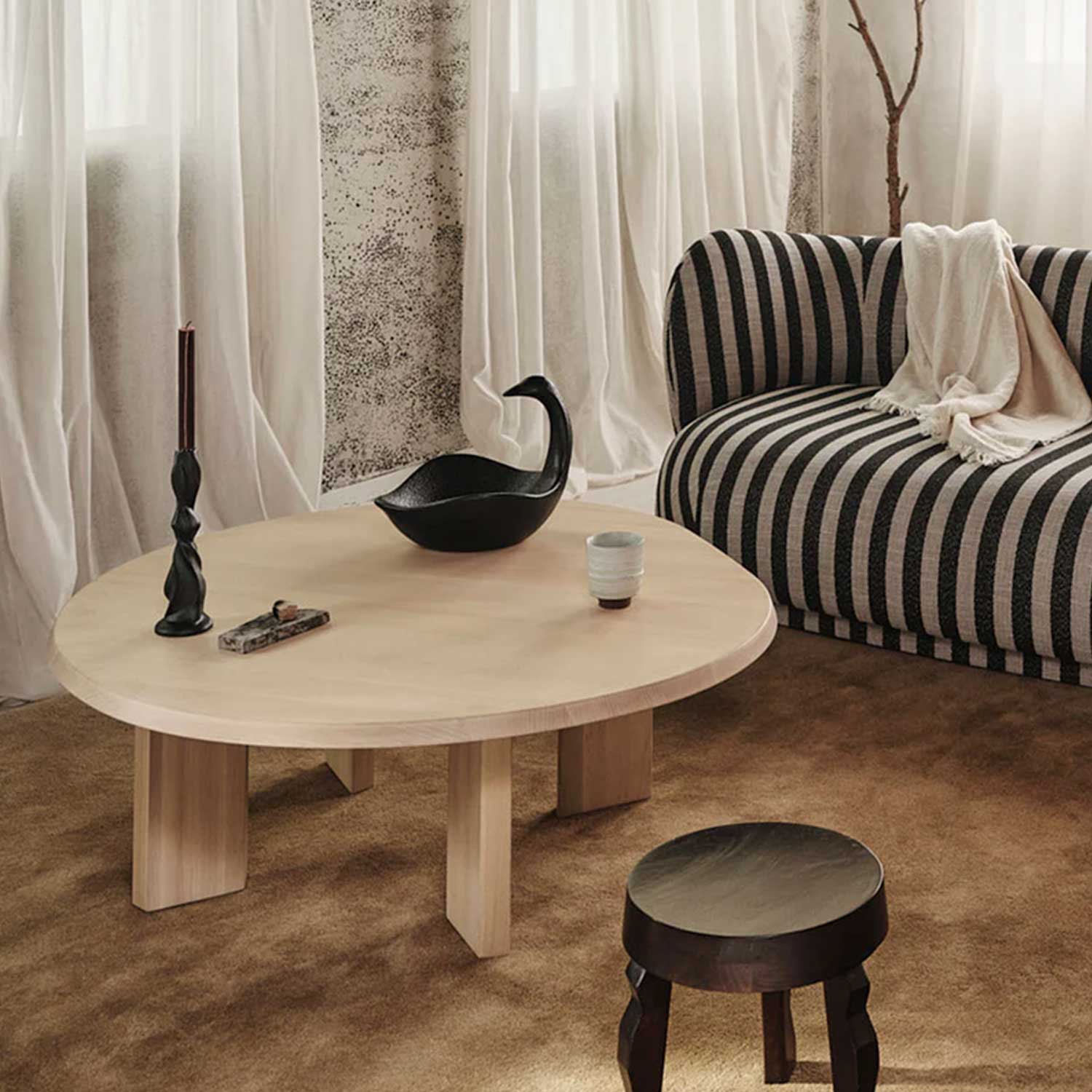 ferm LIVING Tarn Couchtisch Buche weiss geoelt 1104270013 im Wohnzimmer 104316