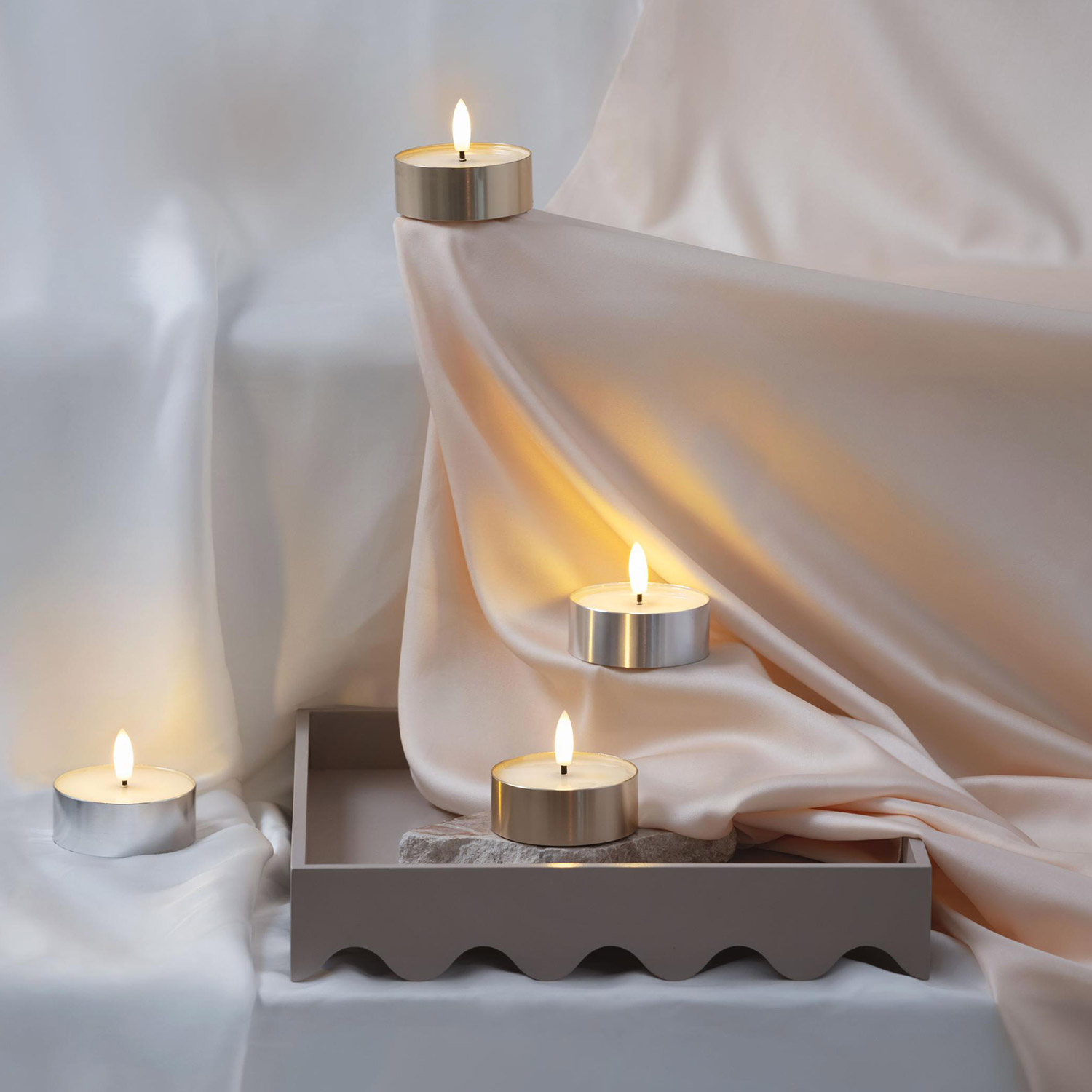 Moods&More - LED-Maxi-Teelichtkerze metallic silver