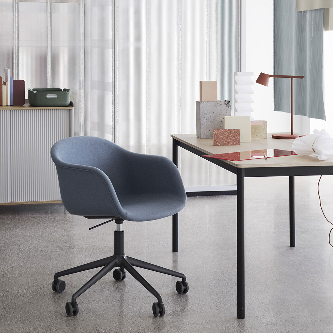 muuto base table schwarz eiche schreibtisch 68578