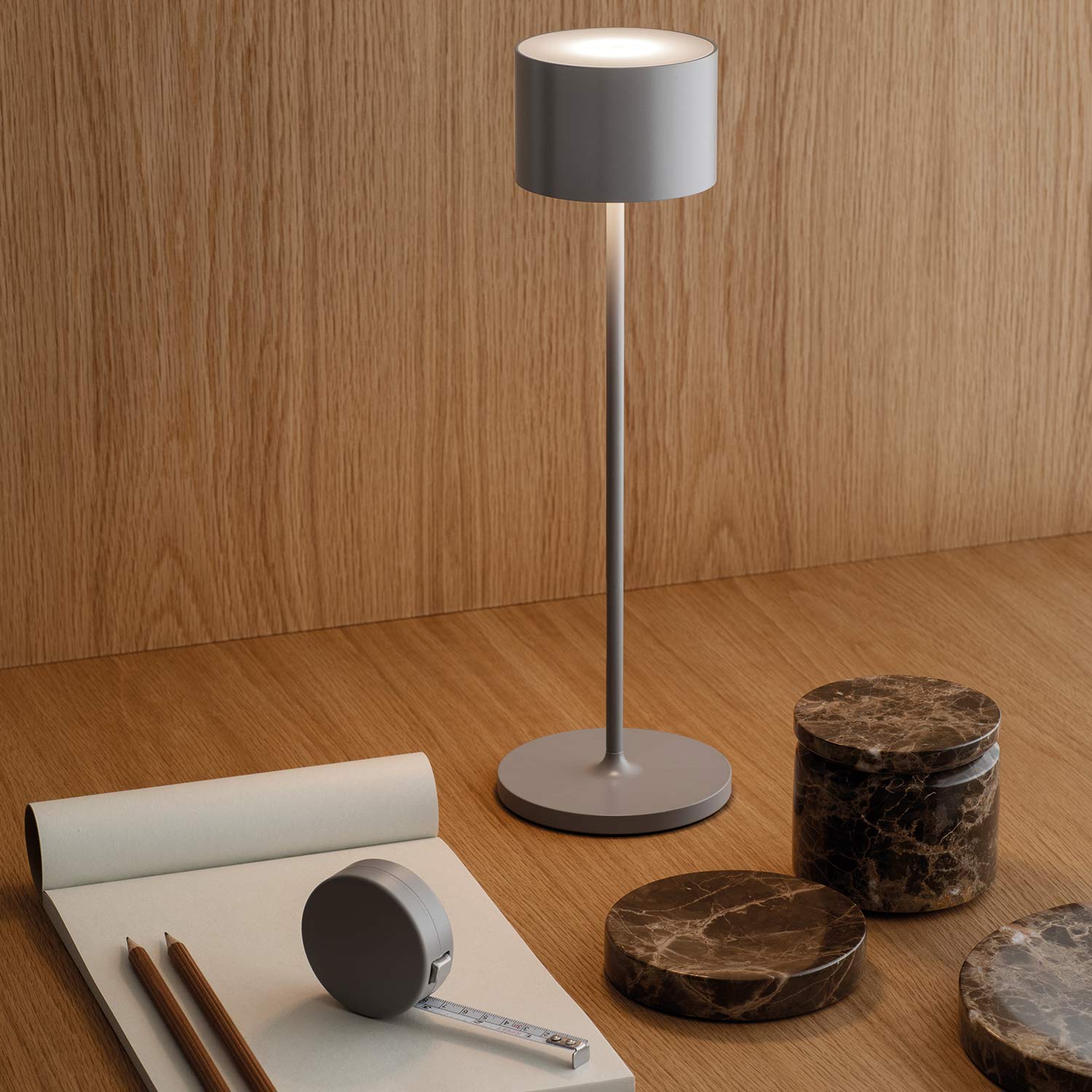 Ferm living farol led tischleuchte warmes grau ambiente 82165