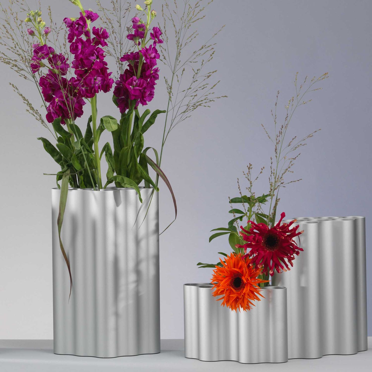 Vitra - Nuage Vase small hellsilber eloxiert