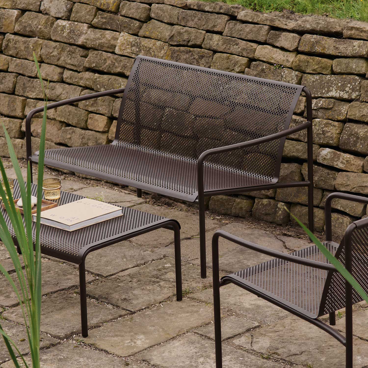 Ferm Living - Dapple Outdoor Stuhl breit tea green