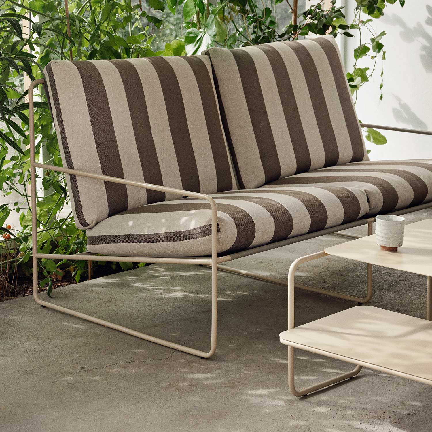 Ferm Living - Desert 2-Sitzer Sofa black/Dolce dark sand