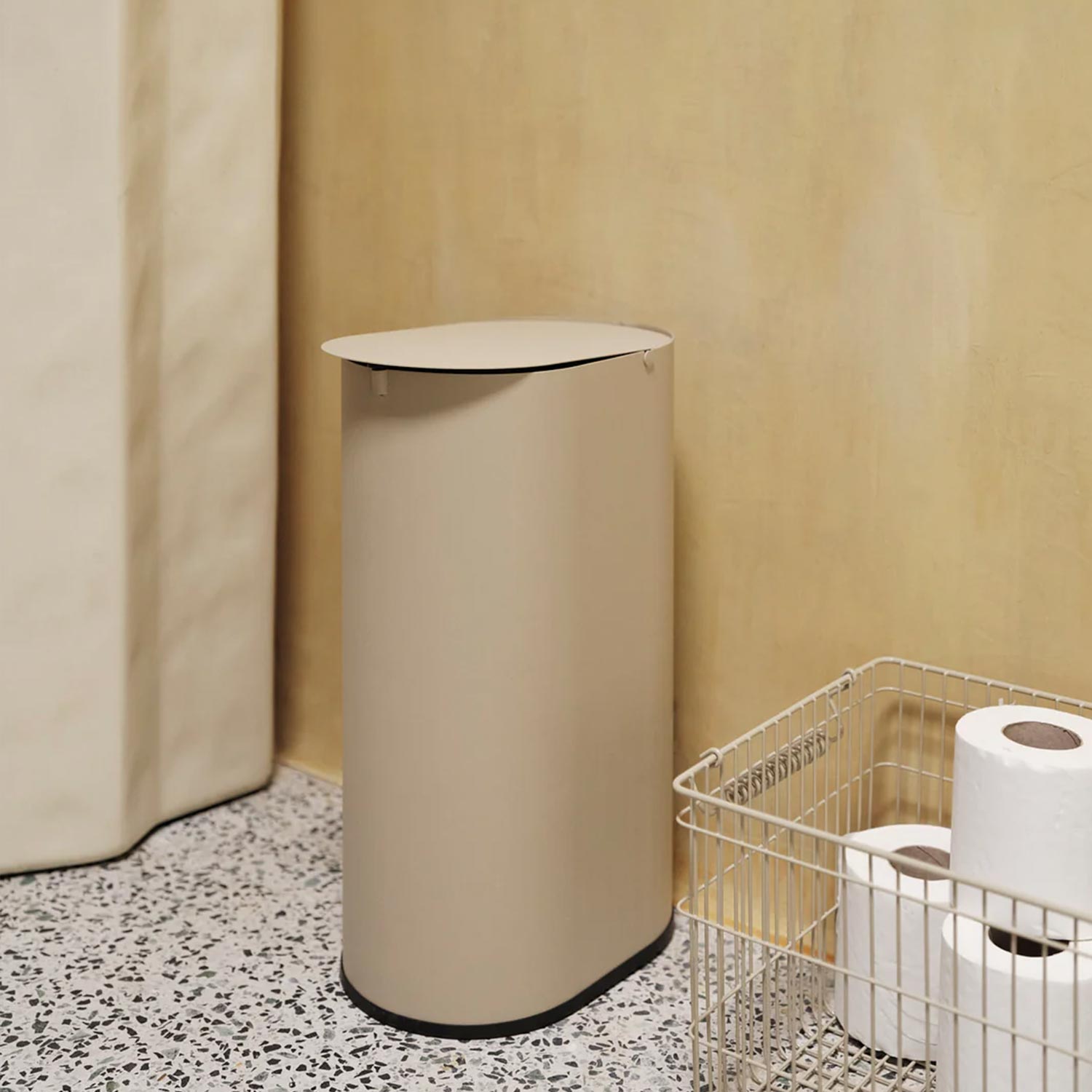 ferm LIVING Enkel Bin Abfalleimer Ambiente Bad 104424