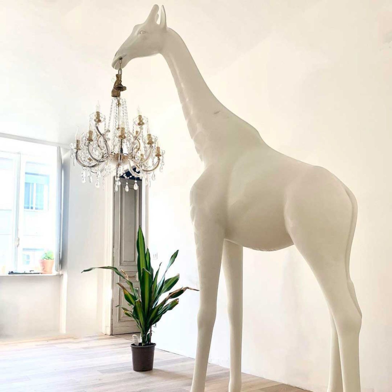 Qeeboo - Giraffe in Love M Outdoor weiß