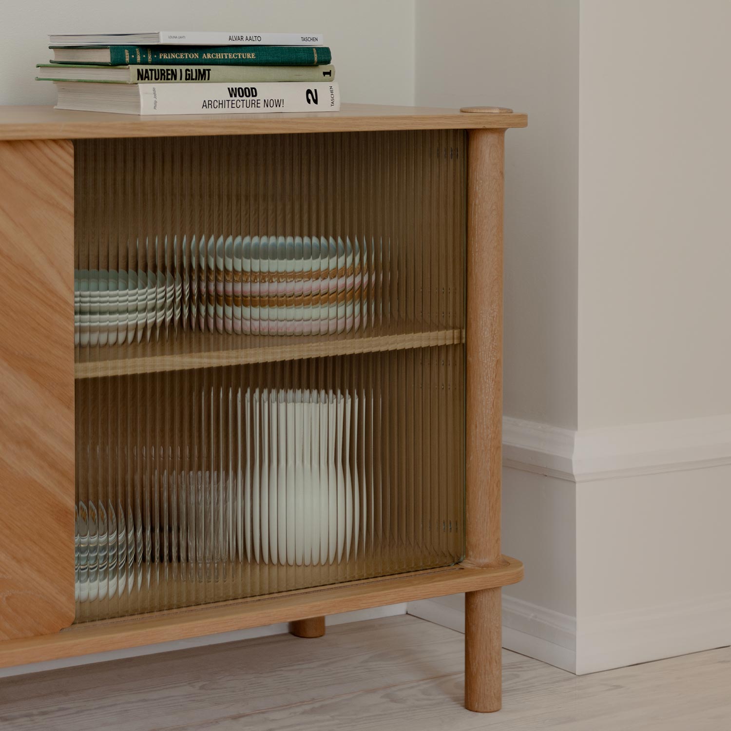 UMAGE italic sideboard detail glas 106385