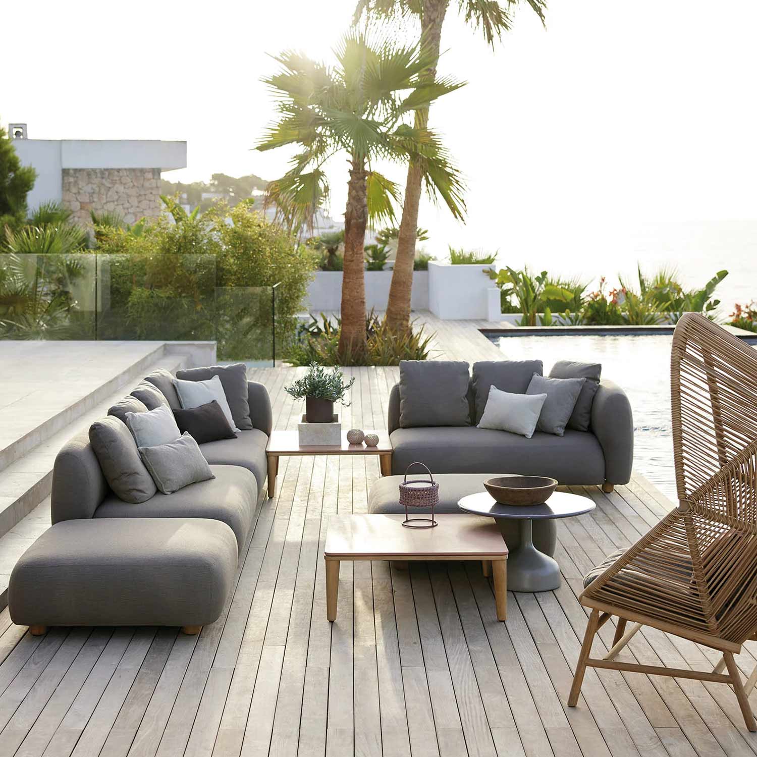 cane line capture pouf taupe terrasse ambiente 89158