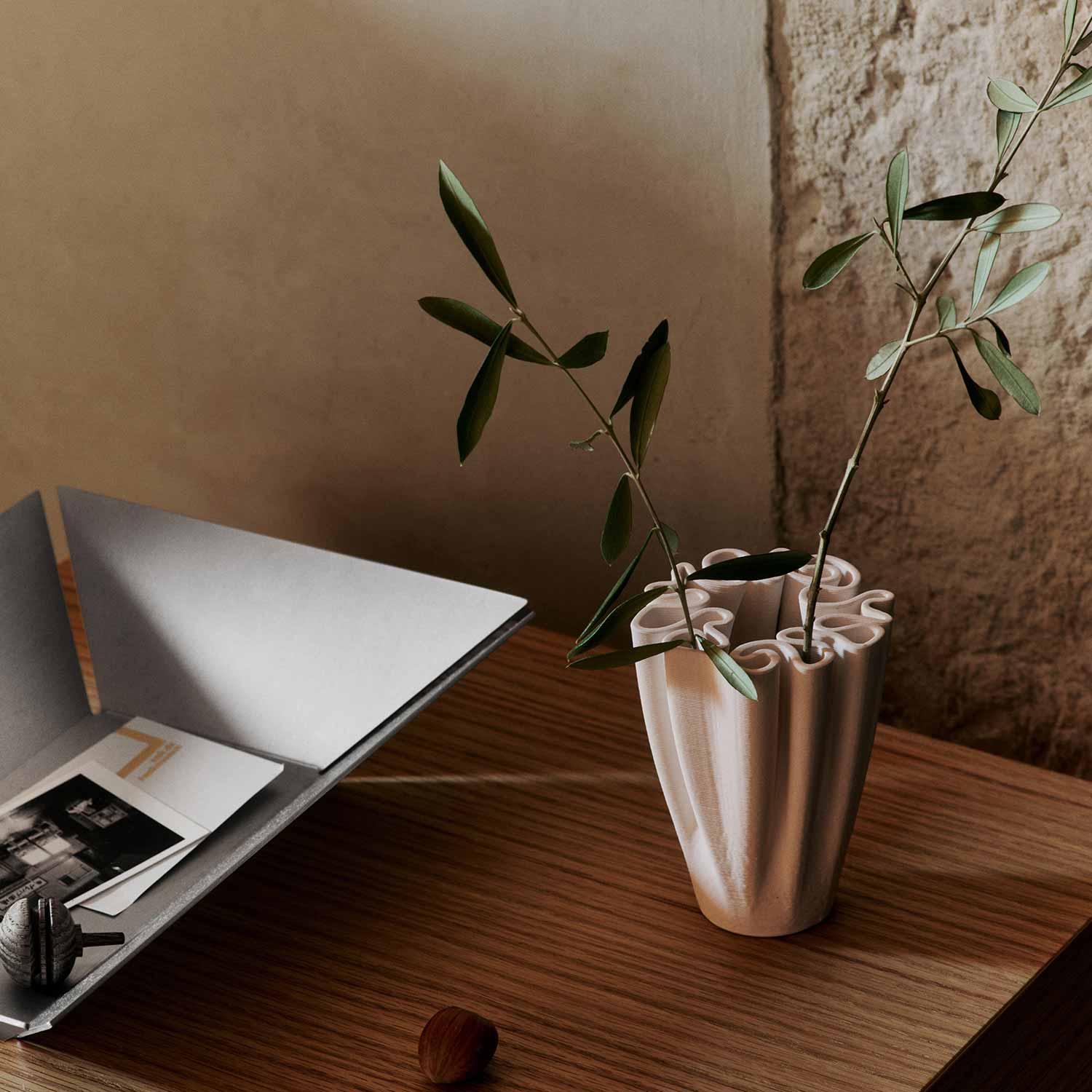 Ferm Living - Press Tablett hoch