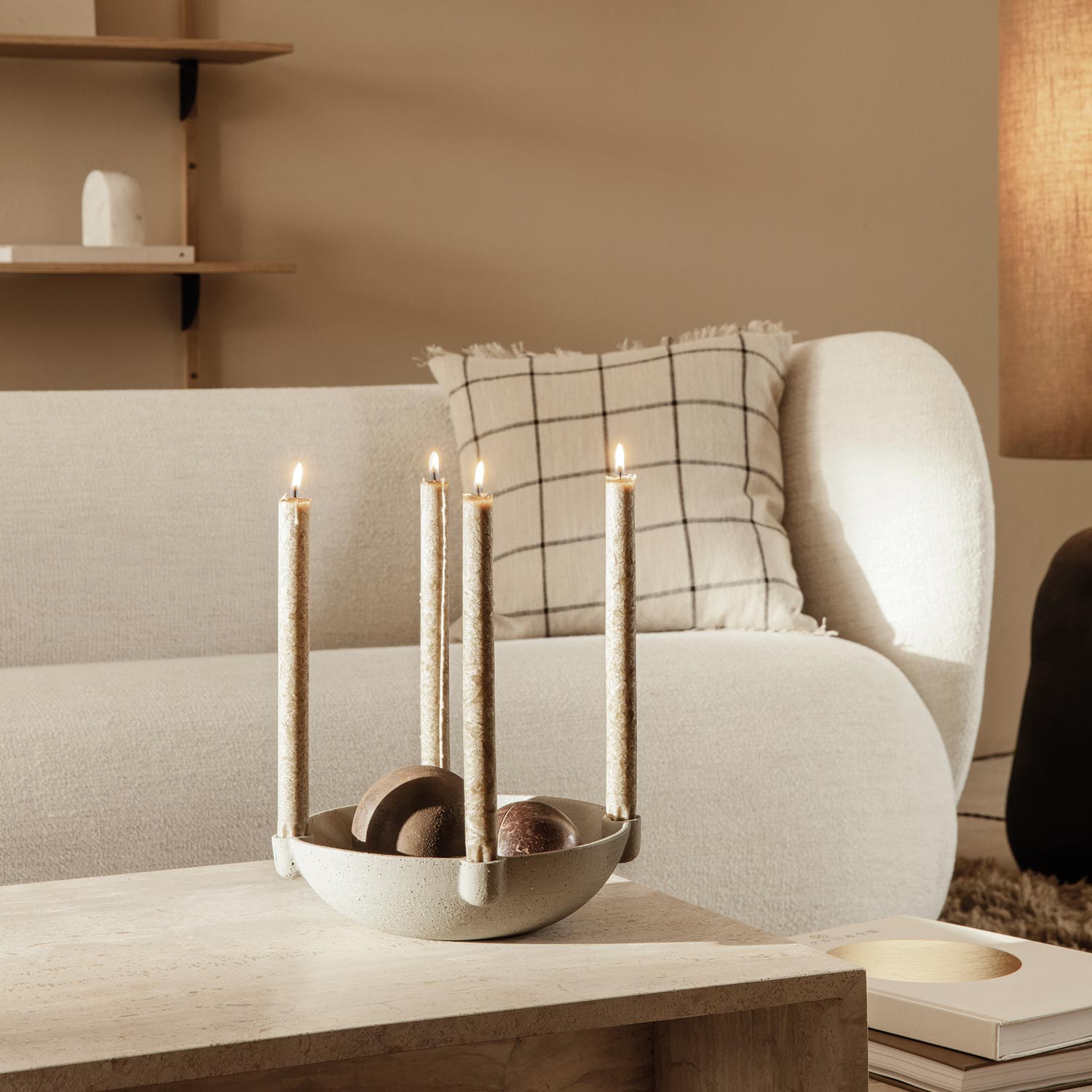 ferm living rico dreisitzer sofa ambiente close up 85074