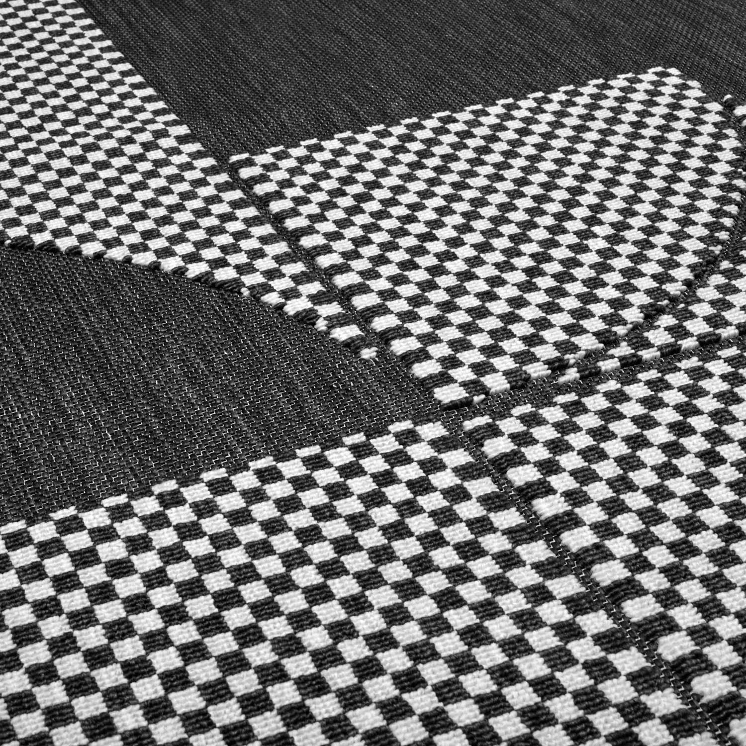 fatboy carpretty petit jigsaw black white detail 99979