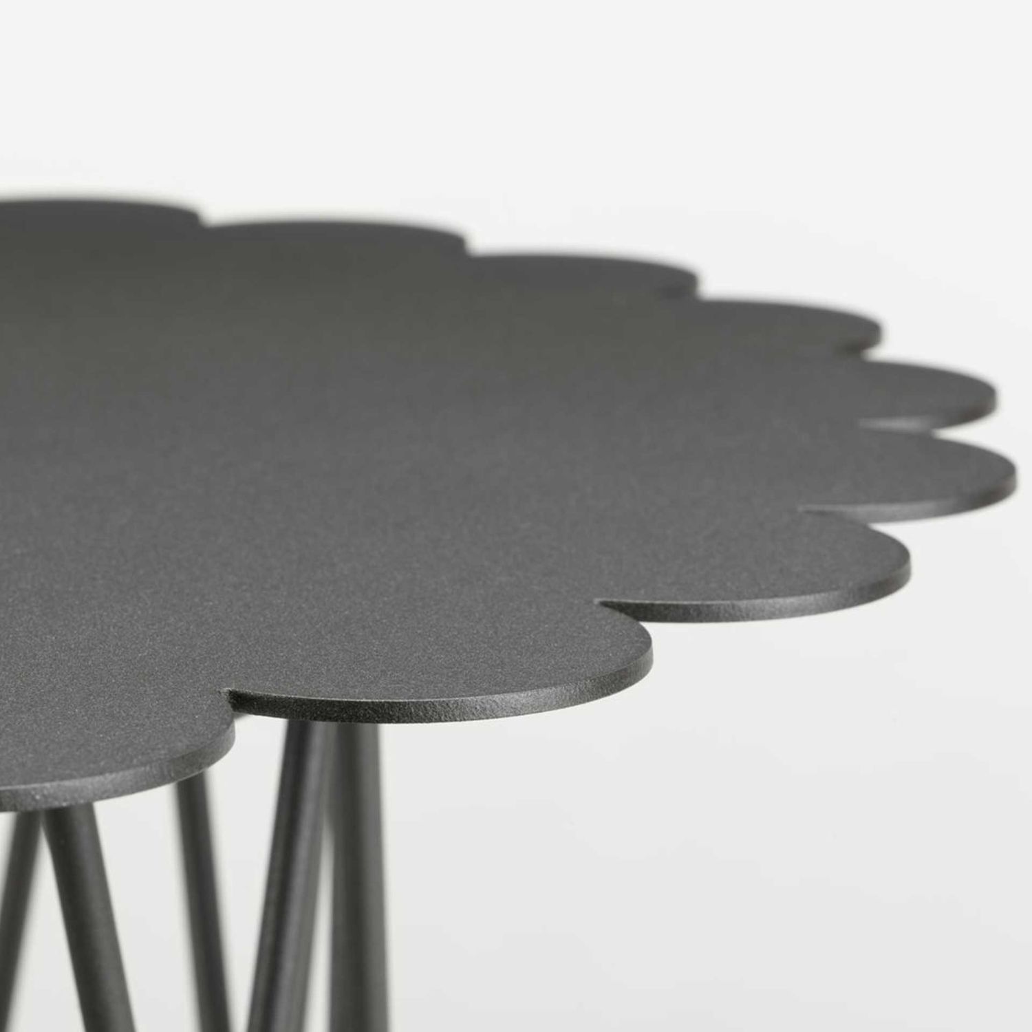 Vitra - Flower Beistelltisch klein anthrazit
