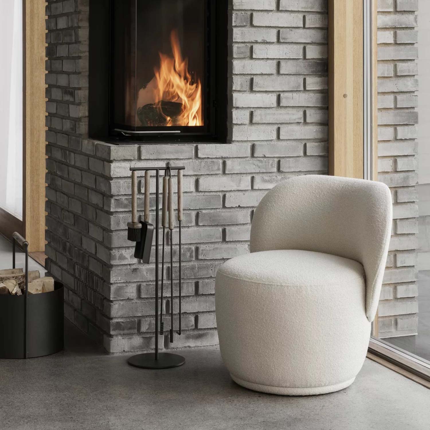 blomus koun sessel vor Kamin 102615