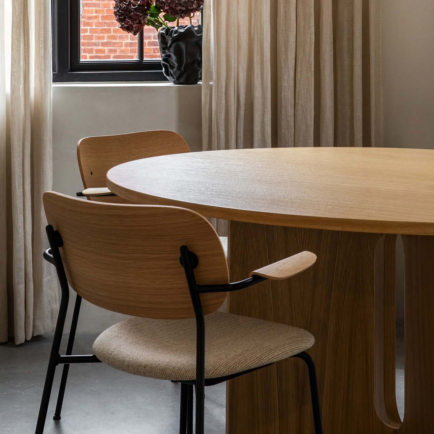 Audo - Co Dining Chair schwarz/Eiche dunkel Sitzpolster 1001
