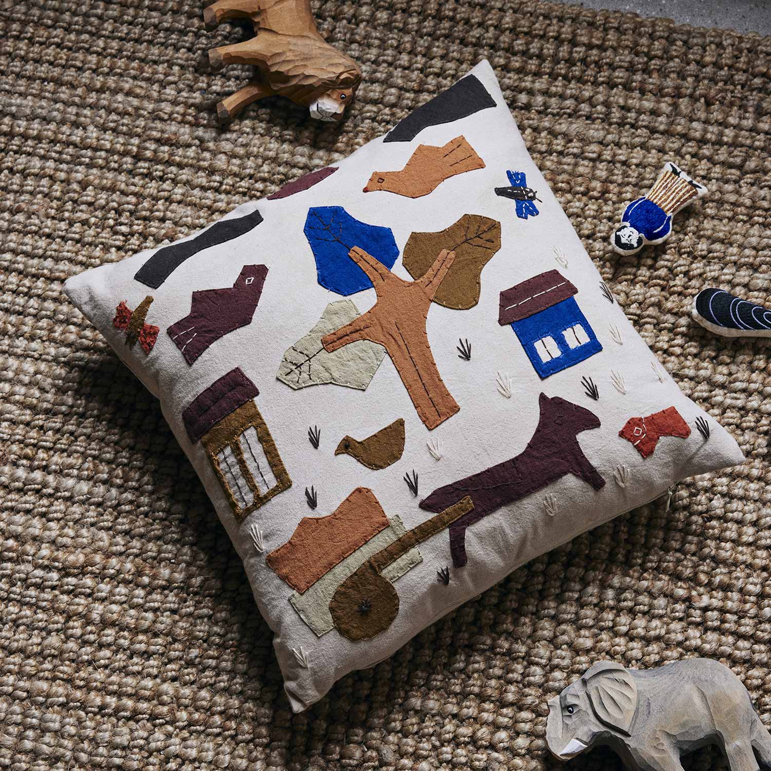 ferm living village kissen off white spielzeug 96424