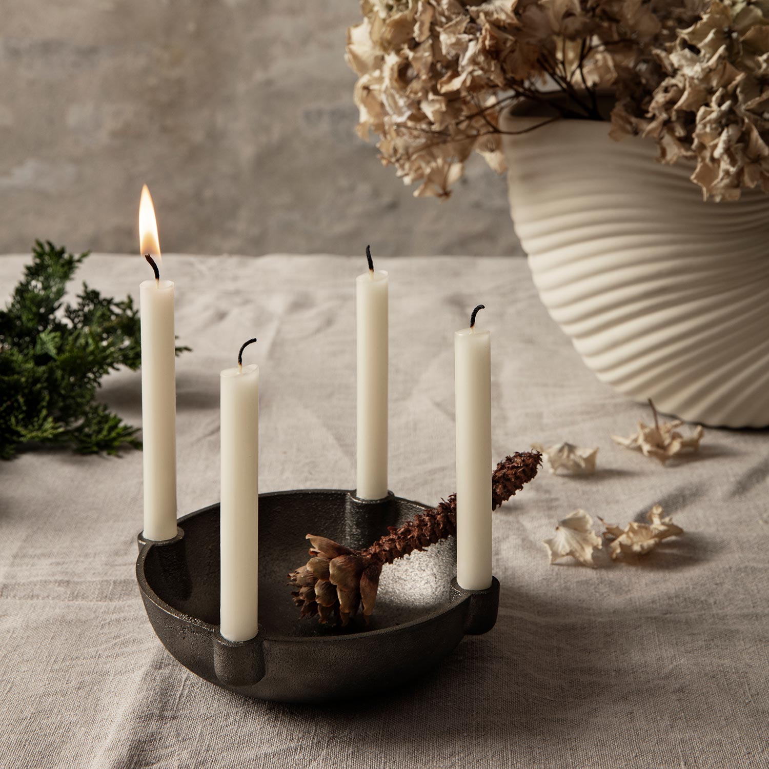 bowl kerzenhalter messing schwarz ferm living 59614