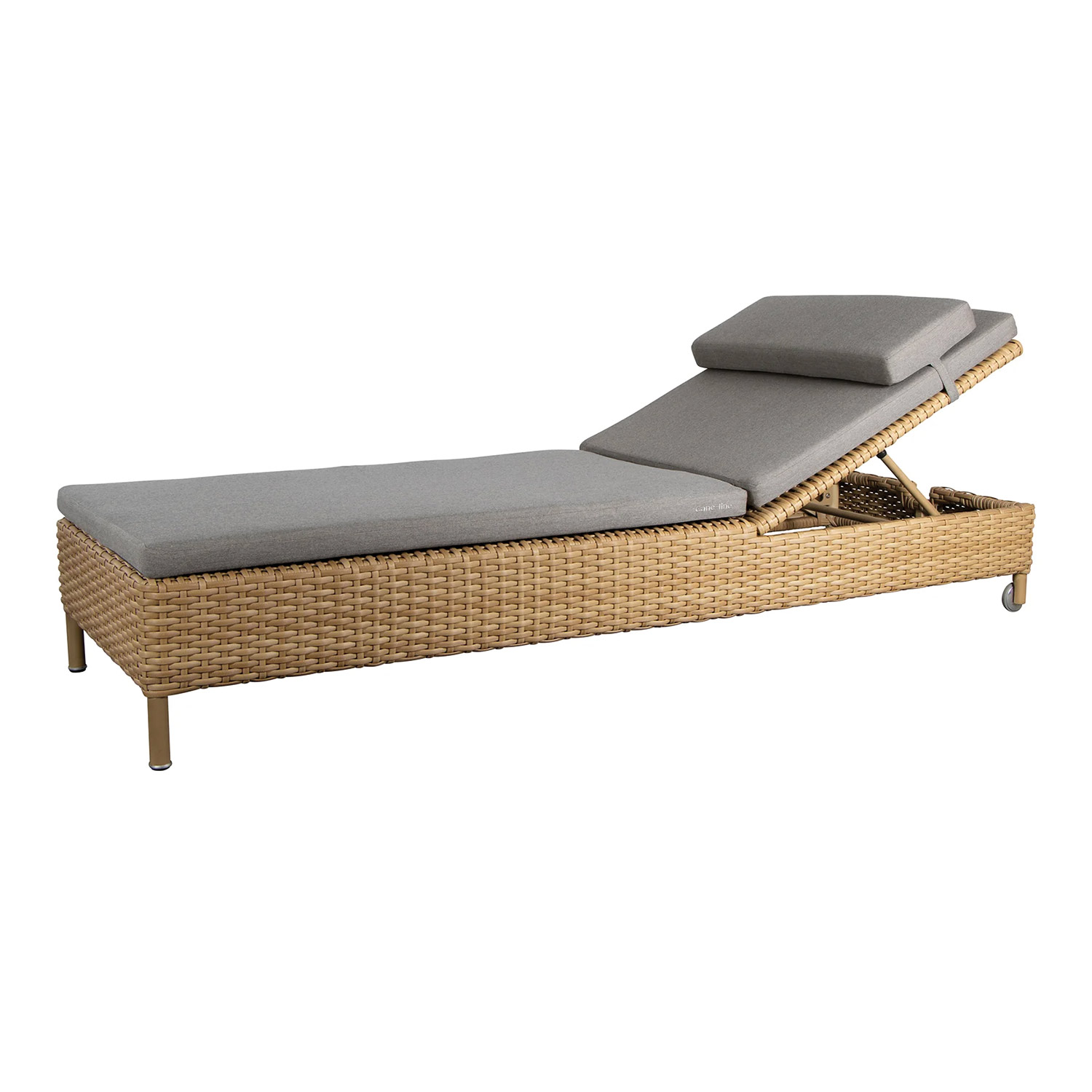 cane line rest sonnenliege naturalmit kissen  freisteller 89456