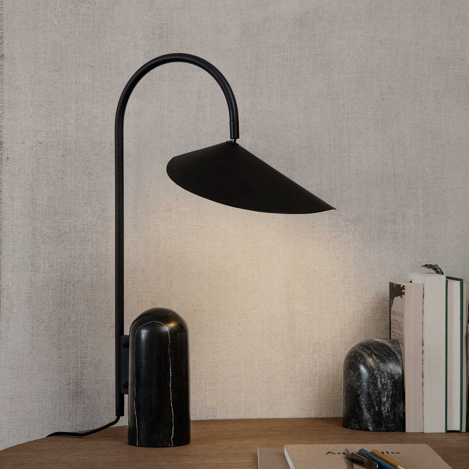 ferm living Arum table lamp schwarz 2 60766
