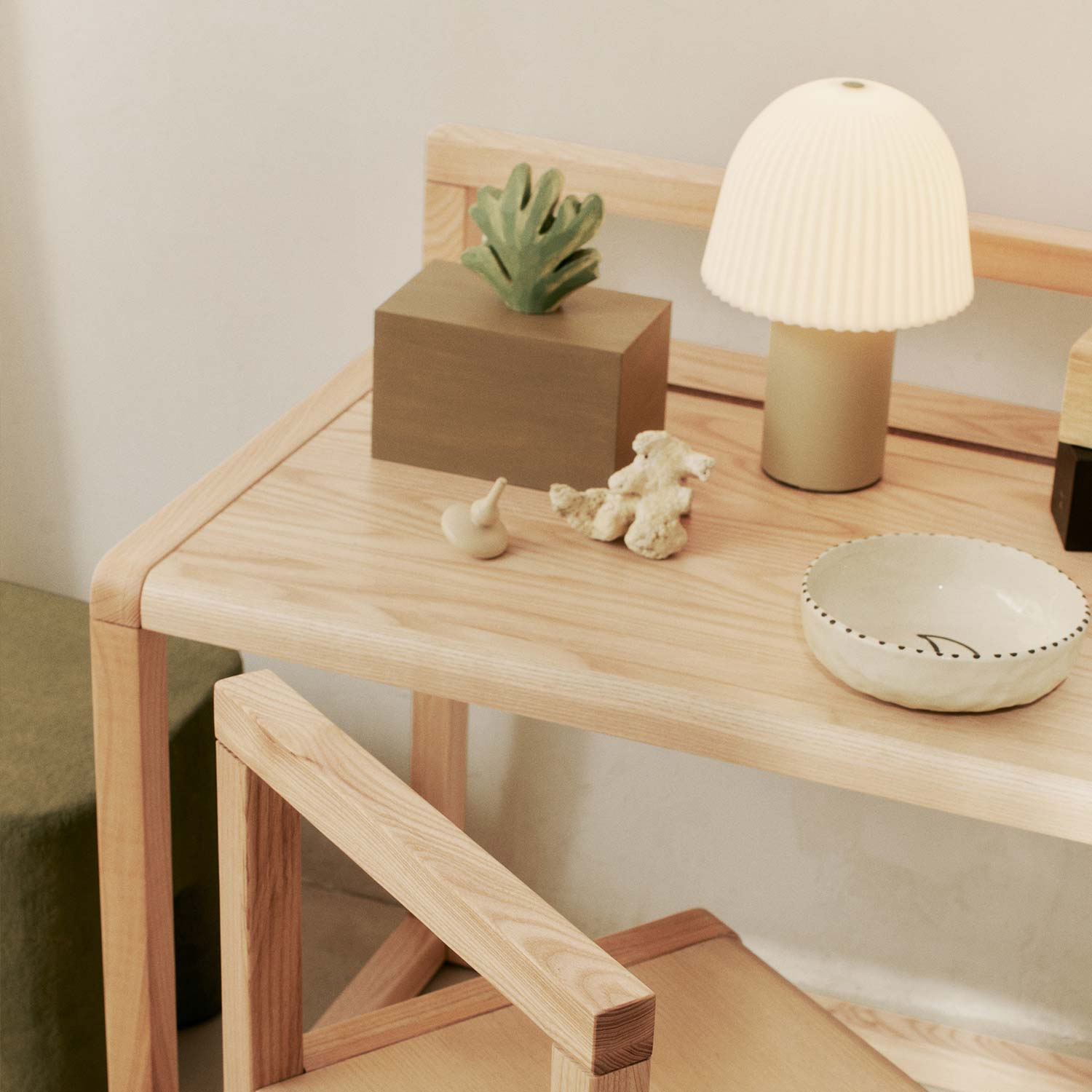 Ferm Living - Frill tragbare Leuchte rose/white