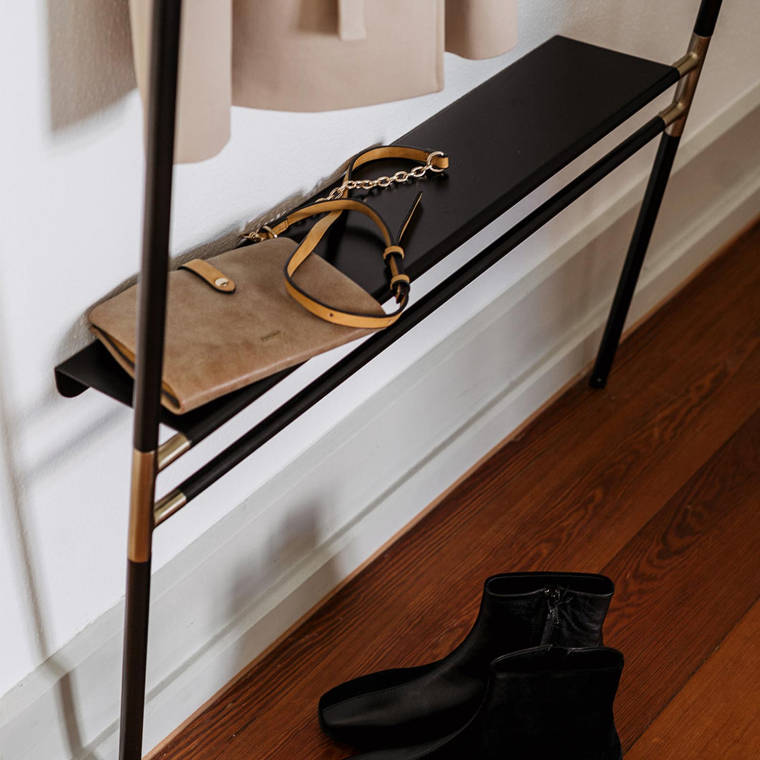 umage lean on me anlehngarderobe details christina hohner 70582