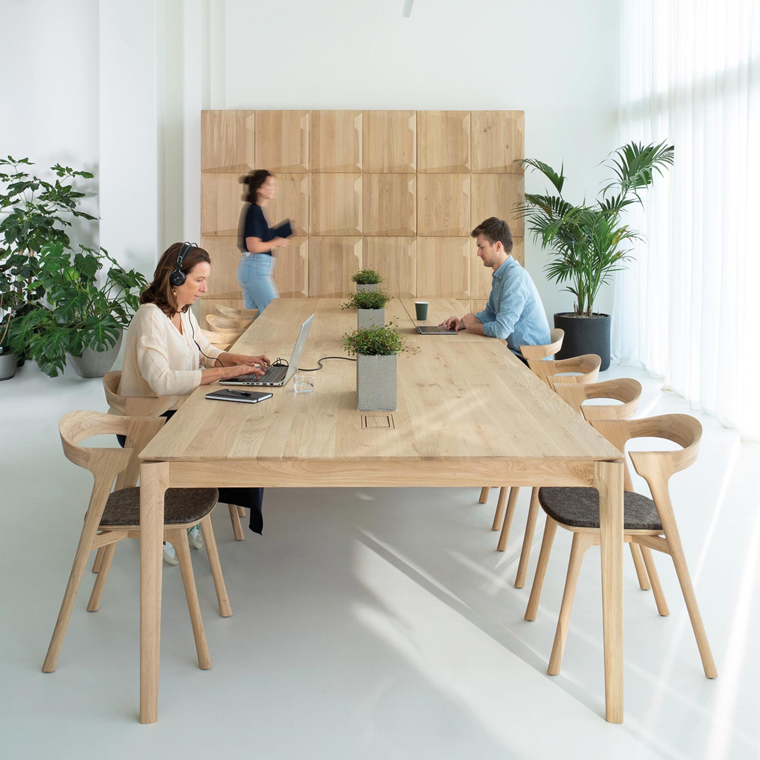 ethnicraft bok cowork schreibtisch ambiente ganzer tisch arbeiten 84338