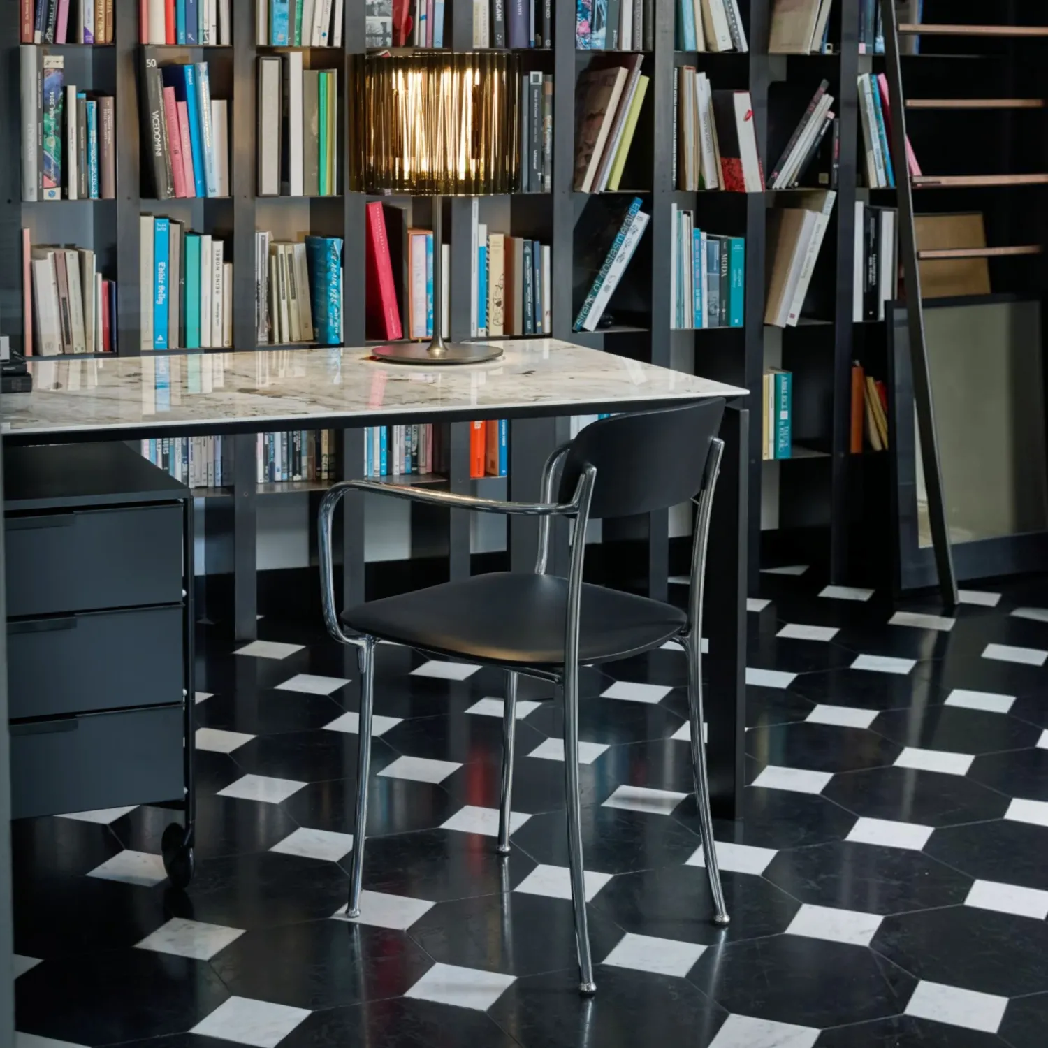 Kartell - Savoia Kleiner Sessel Aluminiumgestell anthrazit