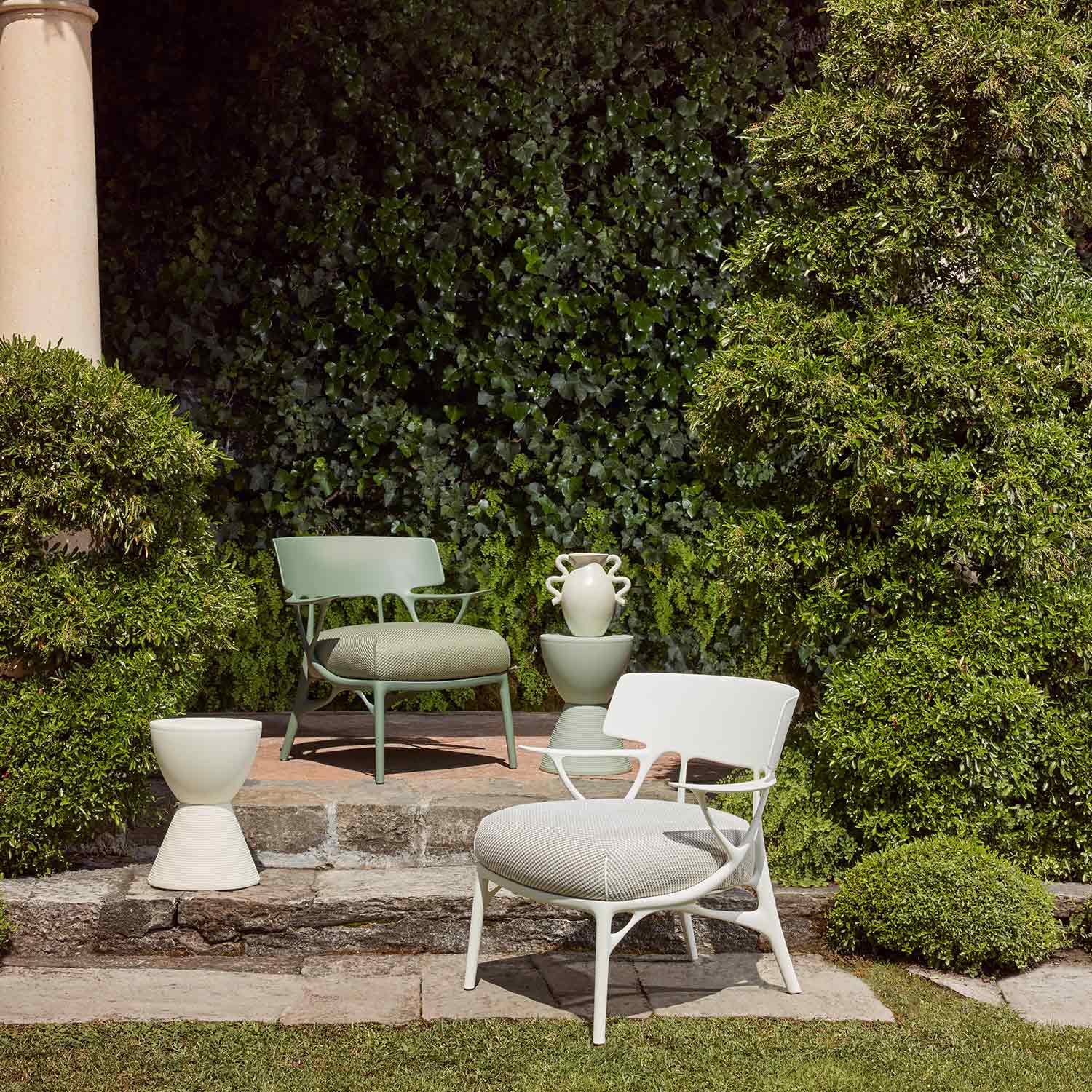 Kartell - A.I. Lounge Outdoor Sessel weiß-beige