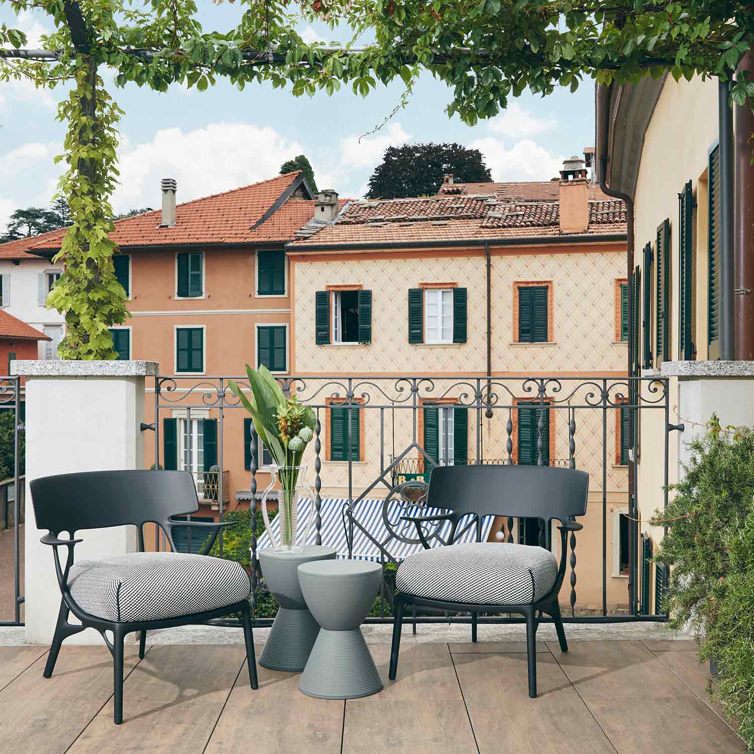 Kartell - A.I. Lounge Outdoor Sessel weiß-beige
