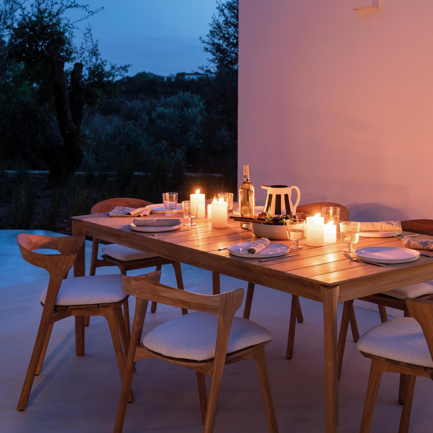 ethnicraft bok stuhl fuer draussen tafel ambiente nachts 84275