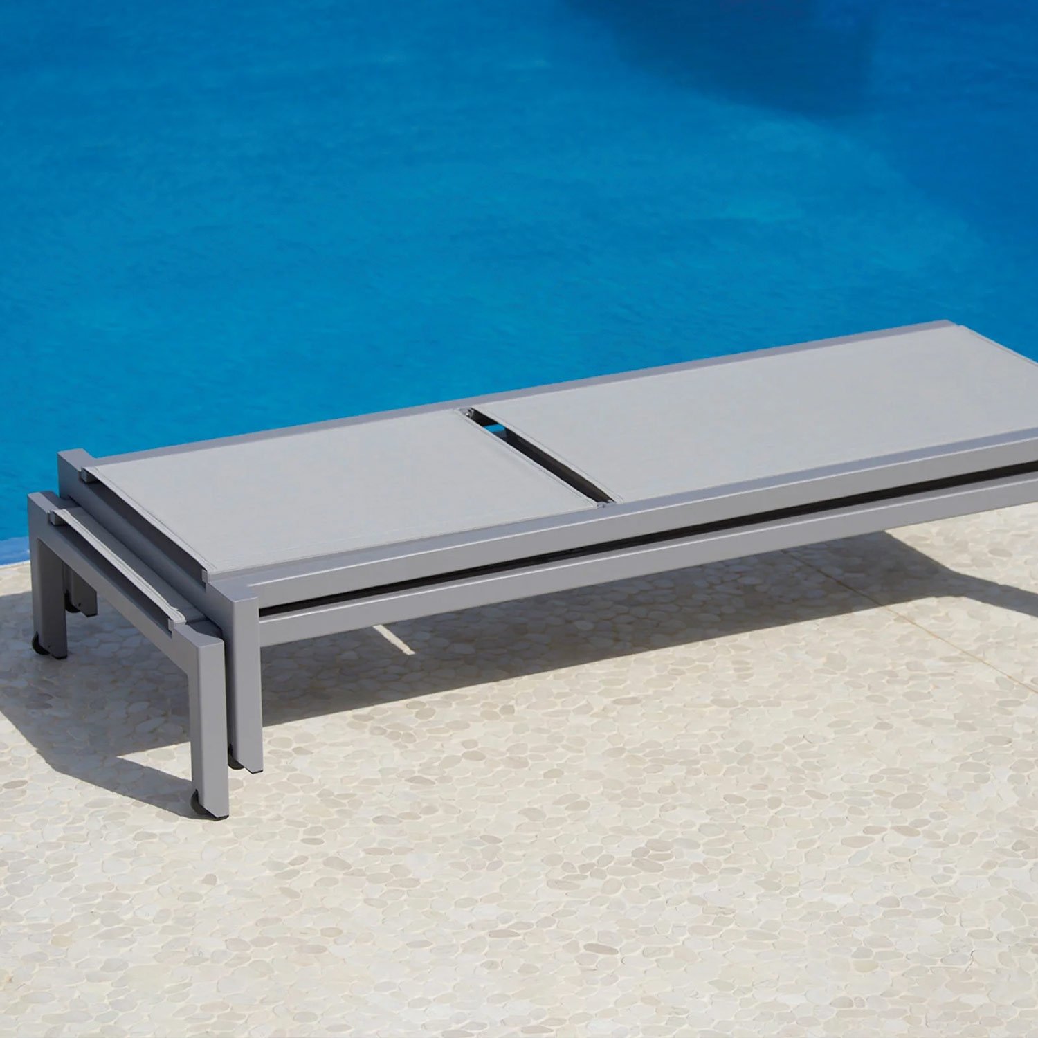 cane line relax sonnenliege light grey gestapelt ambiente 89383