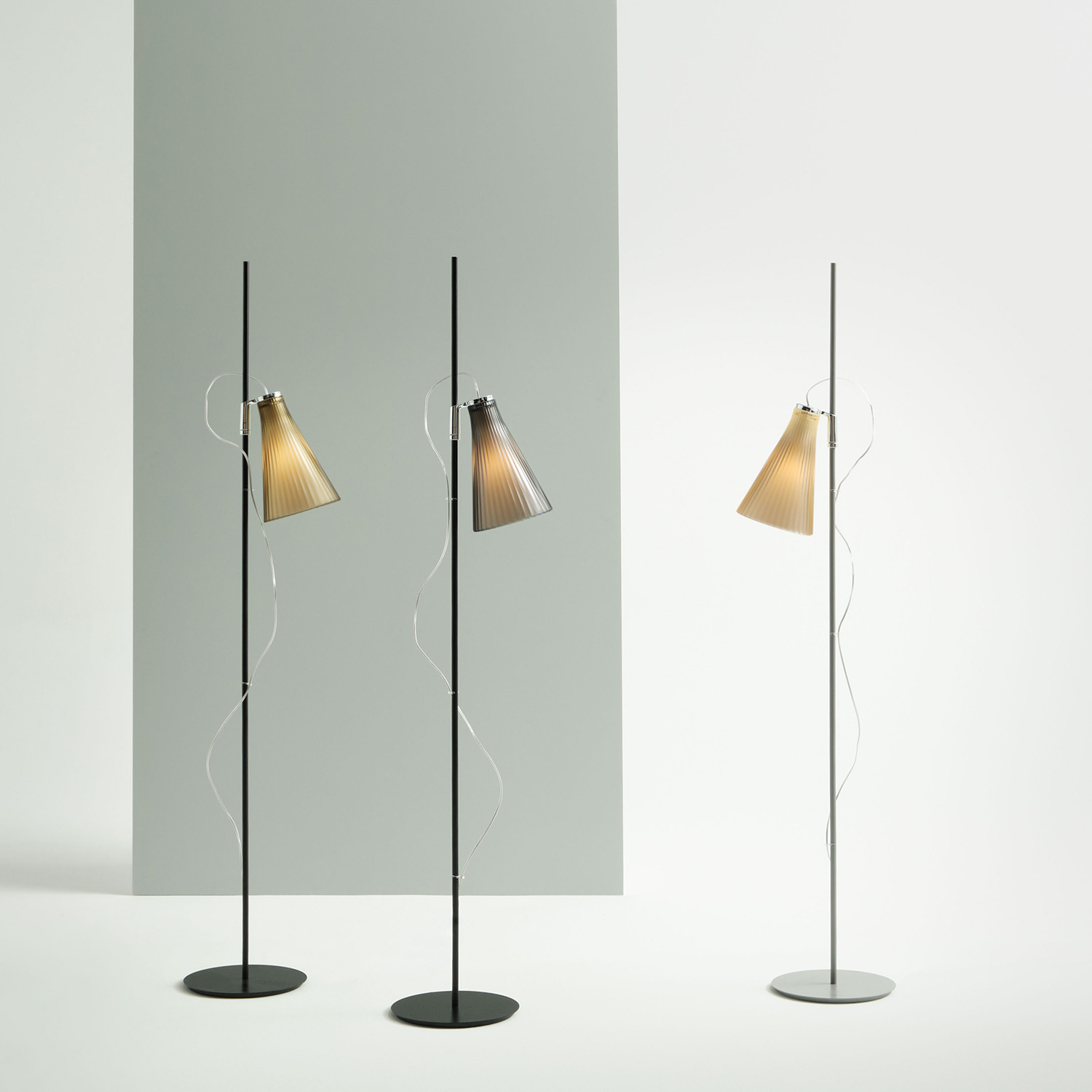 Kartell - K-Lux Bodenleuchte schwarz/rauchgrau