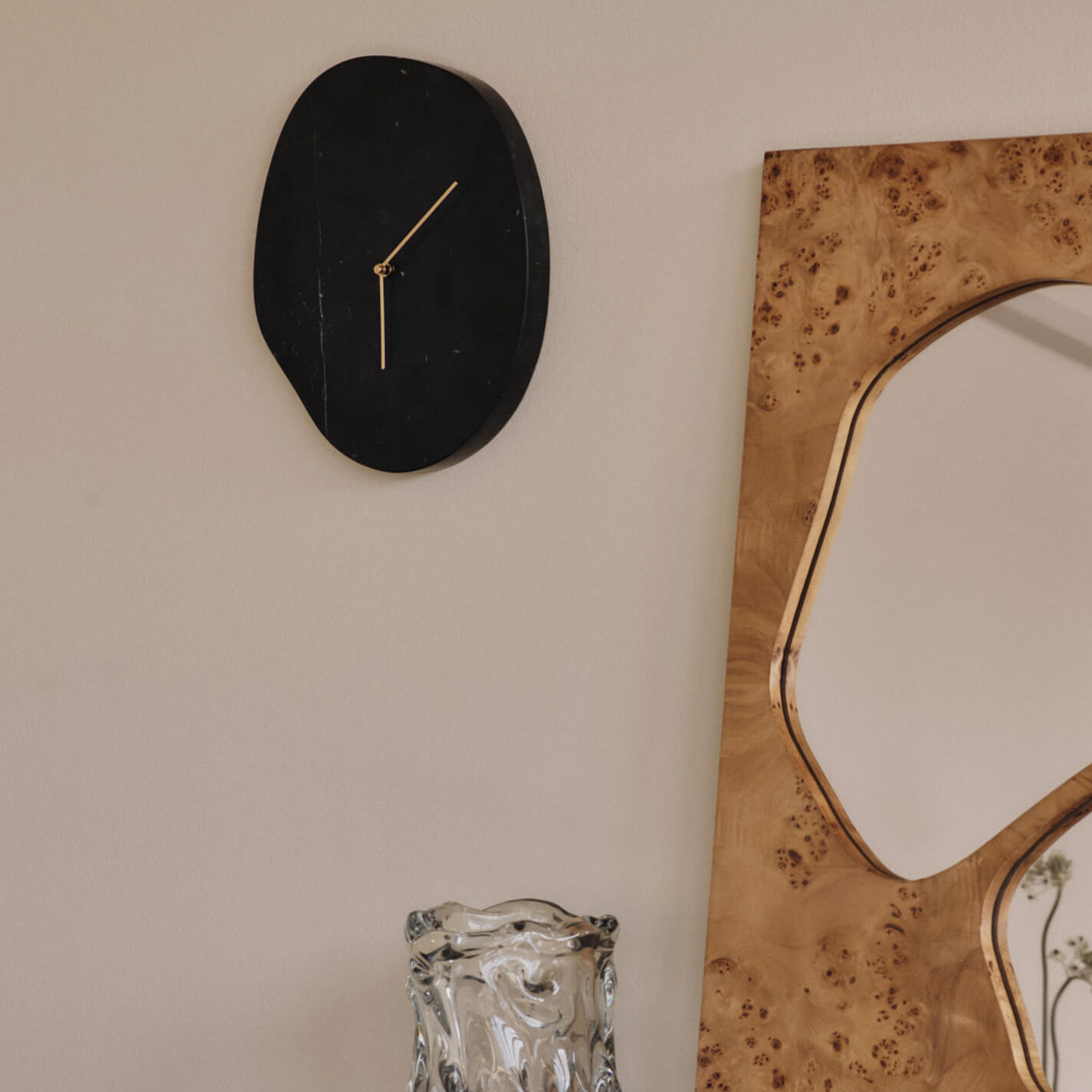 Ferm Living - Melt Wanduhr Marmor schwarz