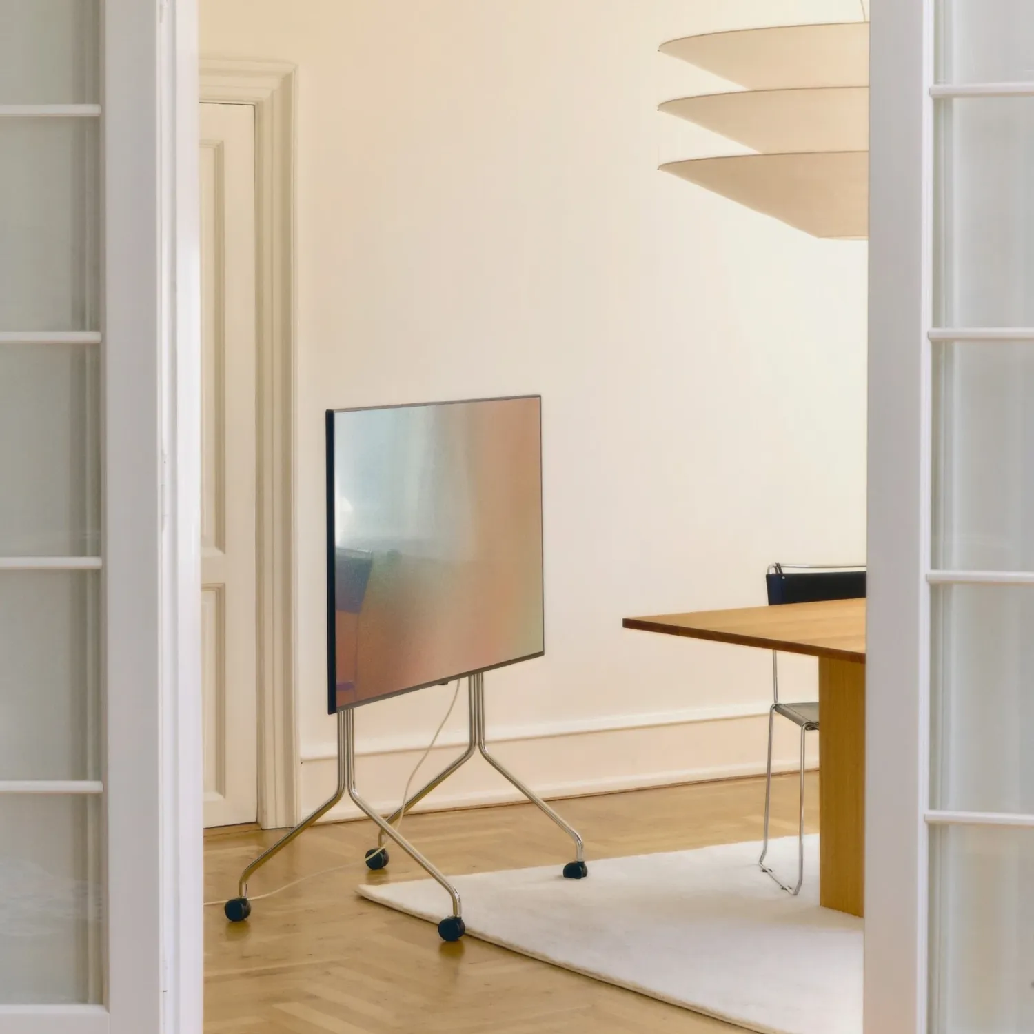 Pedestal - Moon Tall TV-Ständer chrome