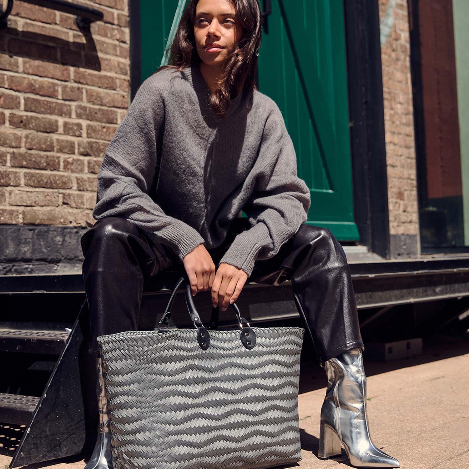 Handed By - Dune Shopper sage green