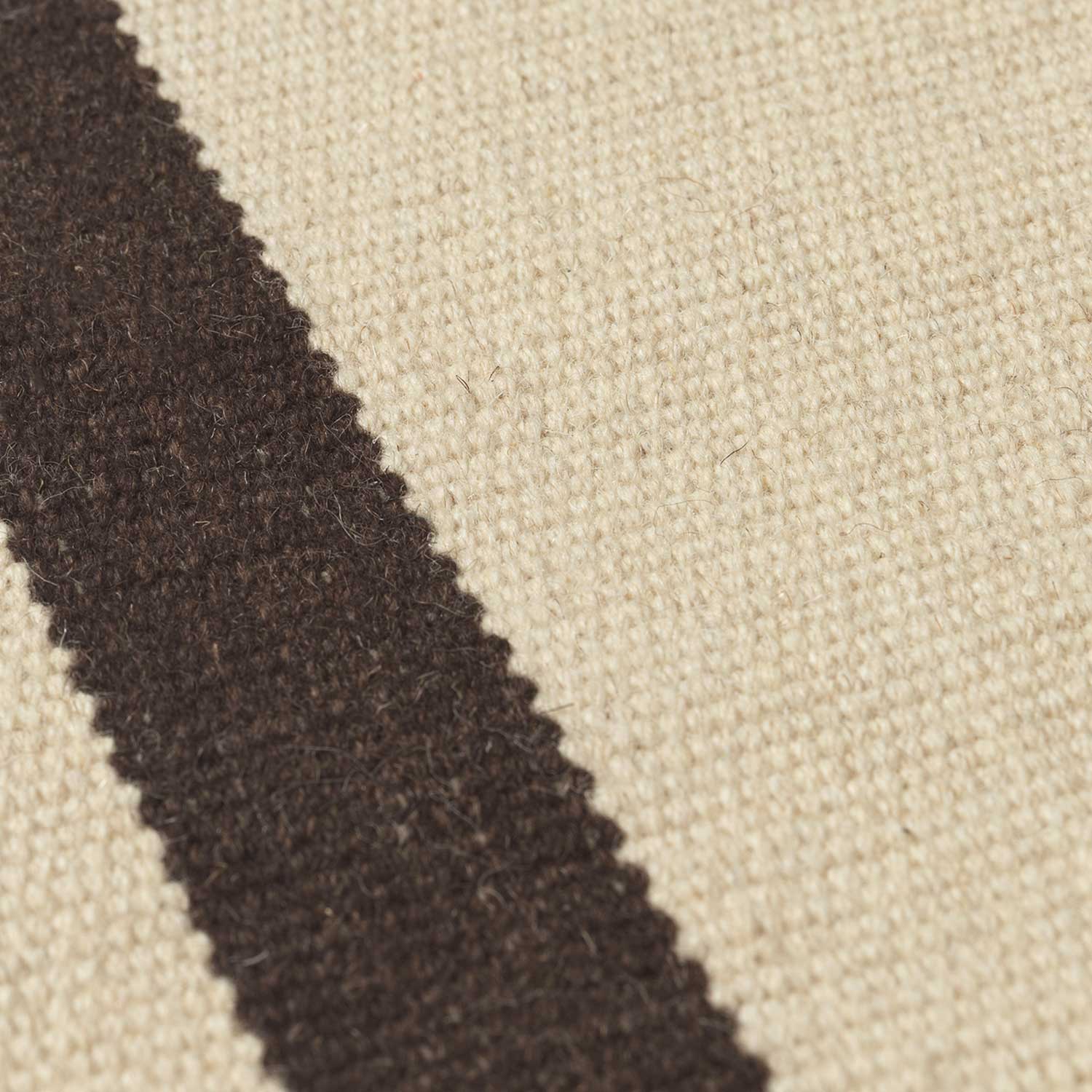 fermLIVING Calm Kelim Teppich 200x300 Off whiteCoffee Detailansicht 1104268447 101107