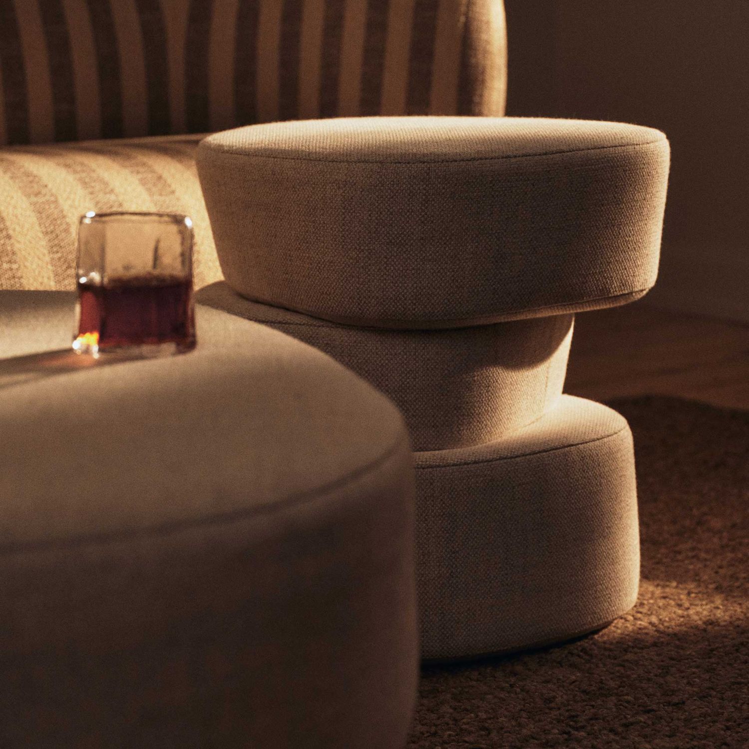 Ferm Living - Plyo Pouf Staple dunkelbraun