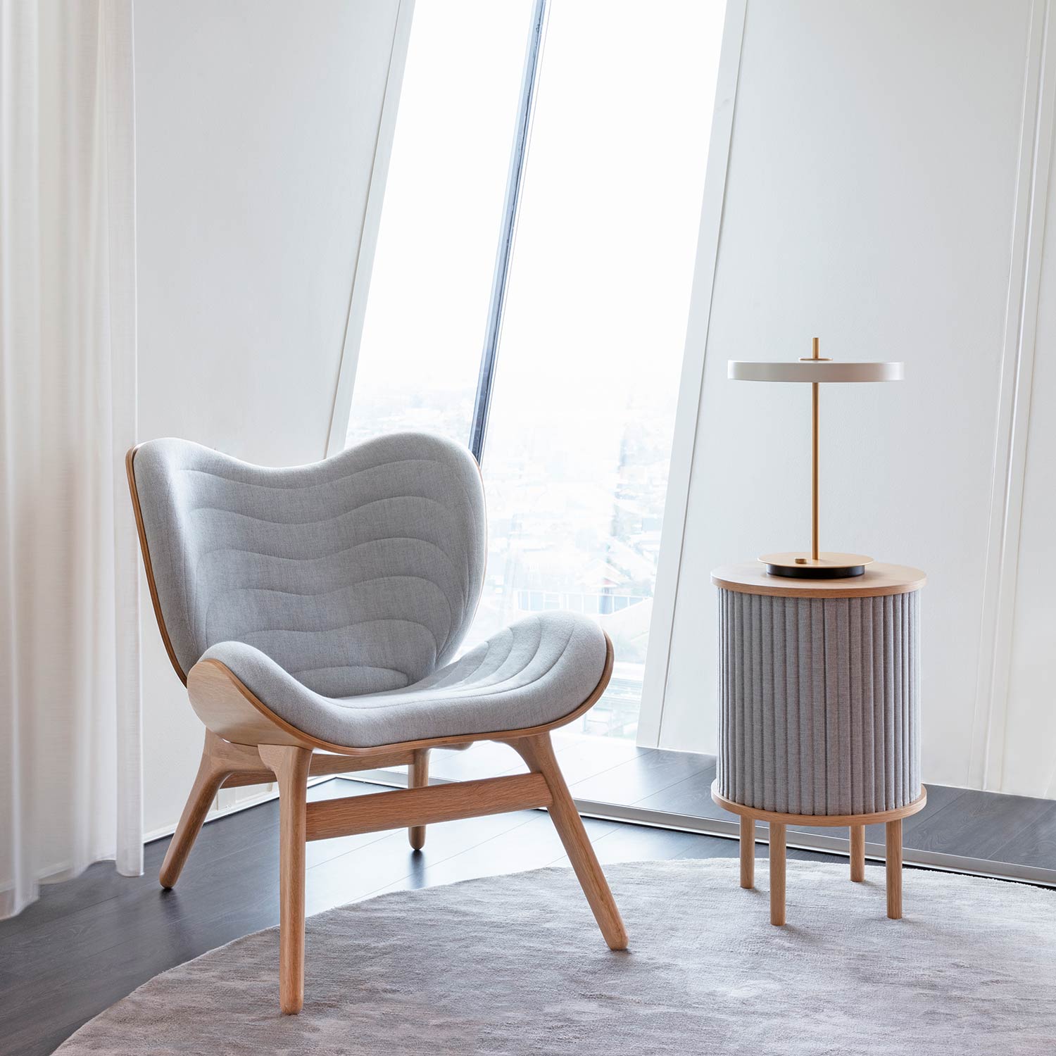 umage audacious side table silbergrau mit sessel 59216