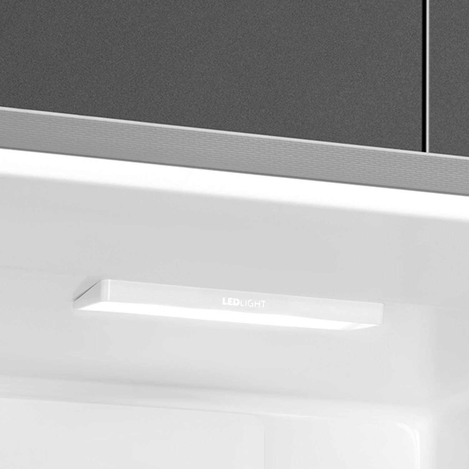 Smeg Kuehl Gefrierschrankkombi RC18XDNC Offen Detail Licht 103586
