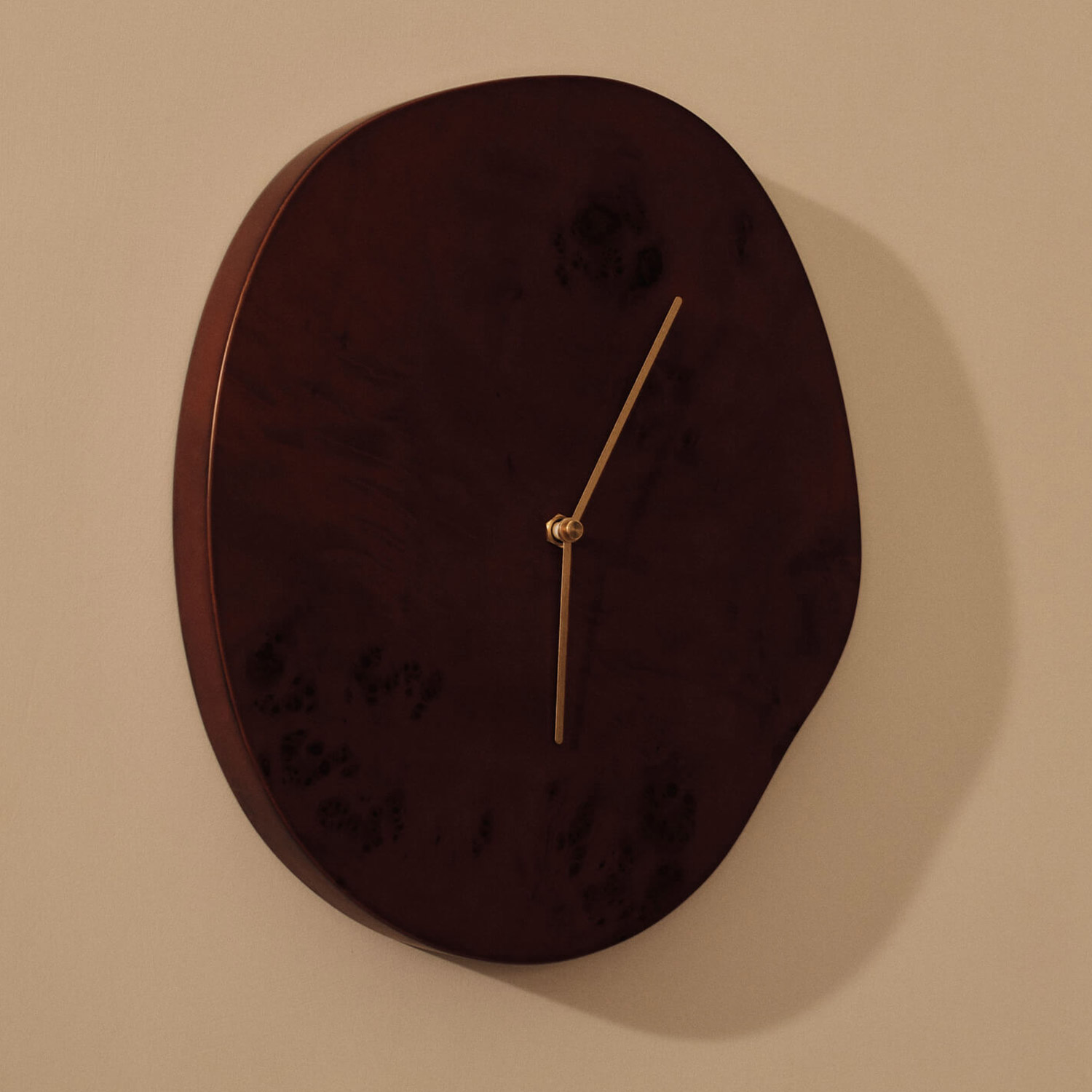 Ferm Living - Melt Wanduhr Marmor schwarz