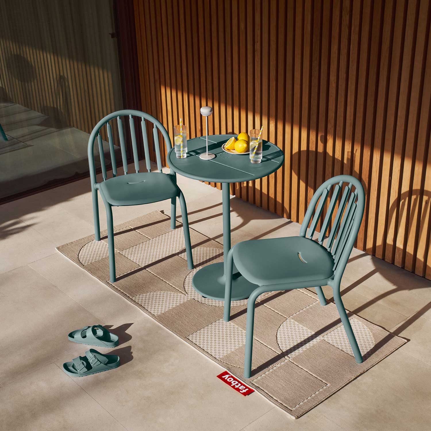 Fatboy - Fred's Outdoor Tisch rund 60 cm hellgrau