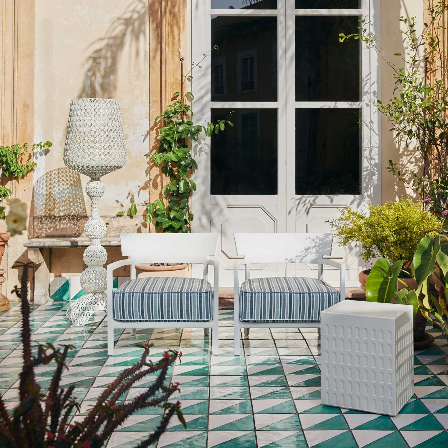 Kartell - Cara Mat Outdoor Sessel weiß / grau
