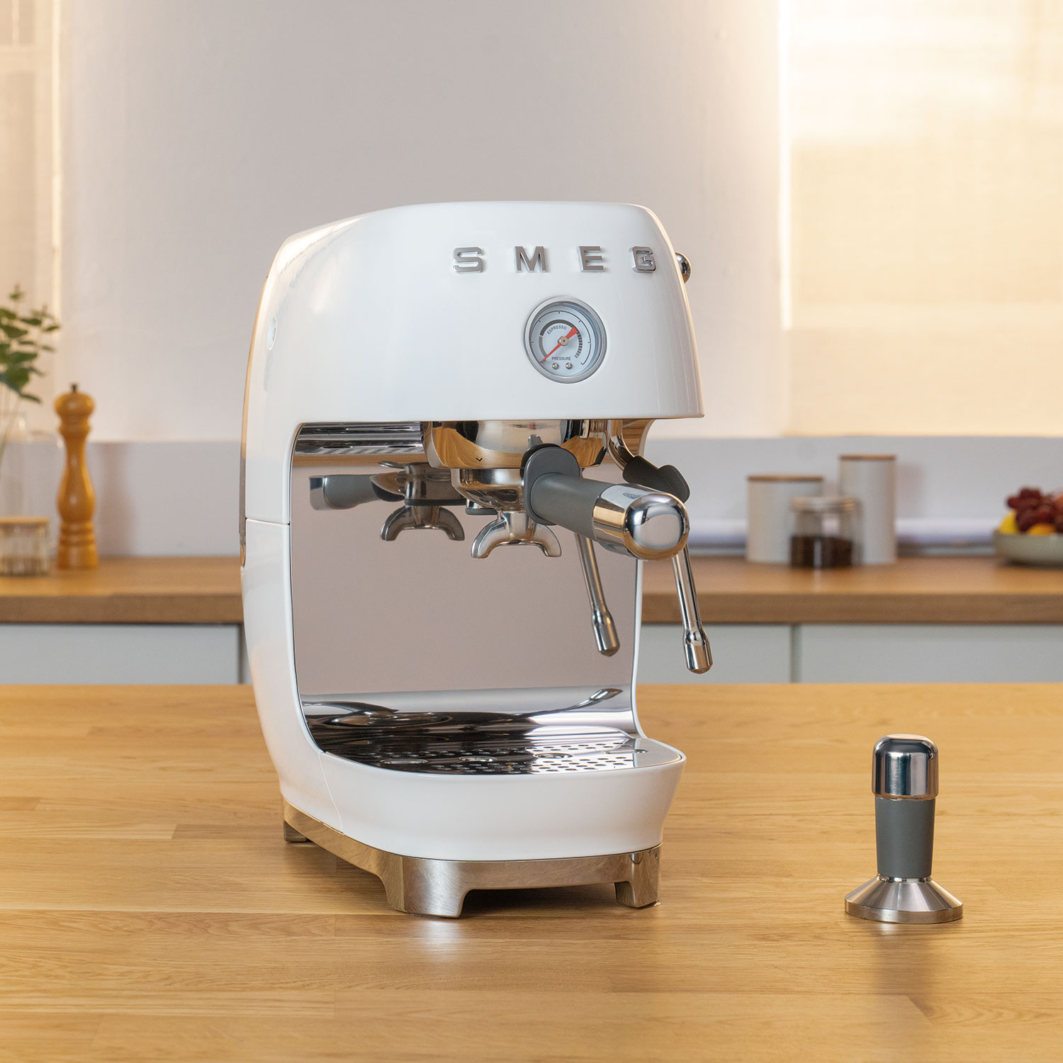 SMEG - Premium-Siebträger-Espressomaschine ECF03 creme