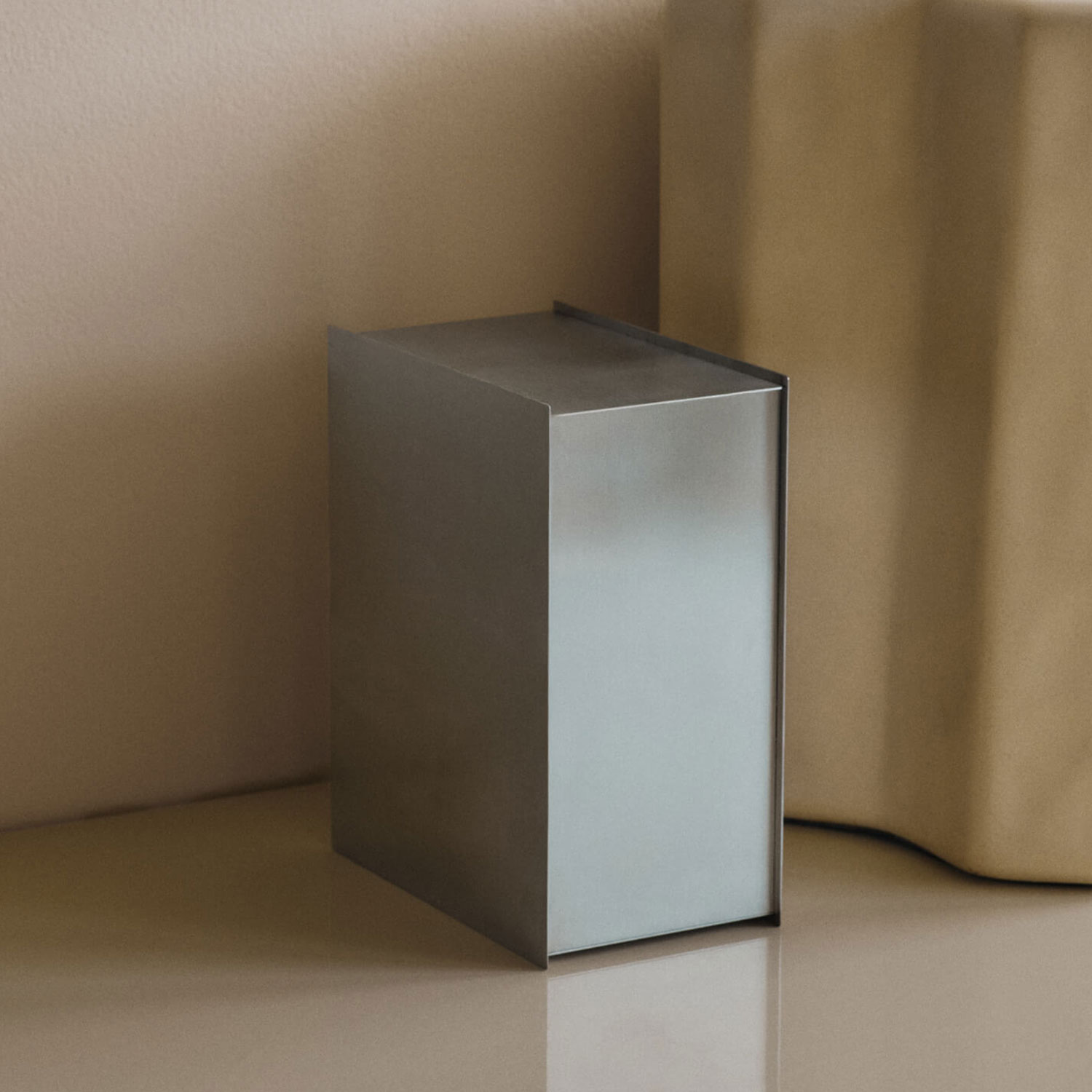 Ferm Living - Sama Abfallbehälter cashmere