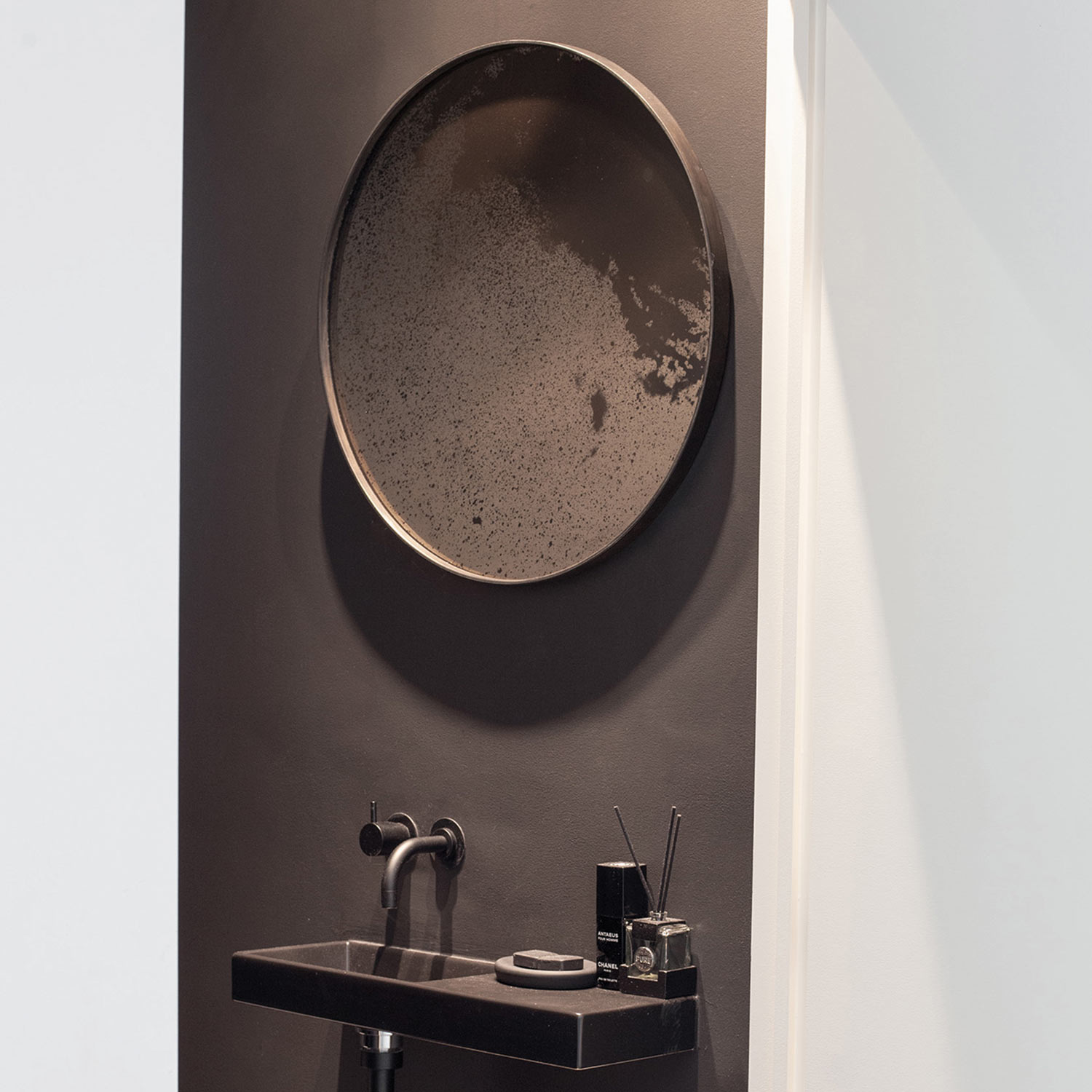 ethnicraft aged spiegel rund bronze ambiente badezimmer 84608