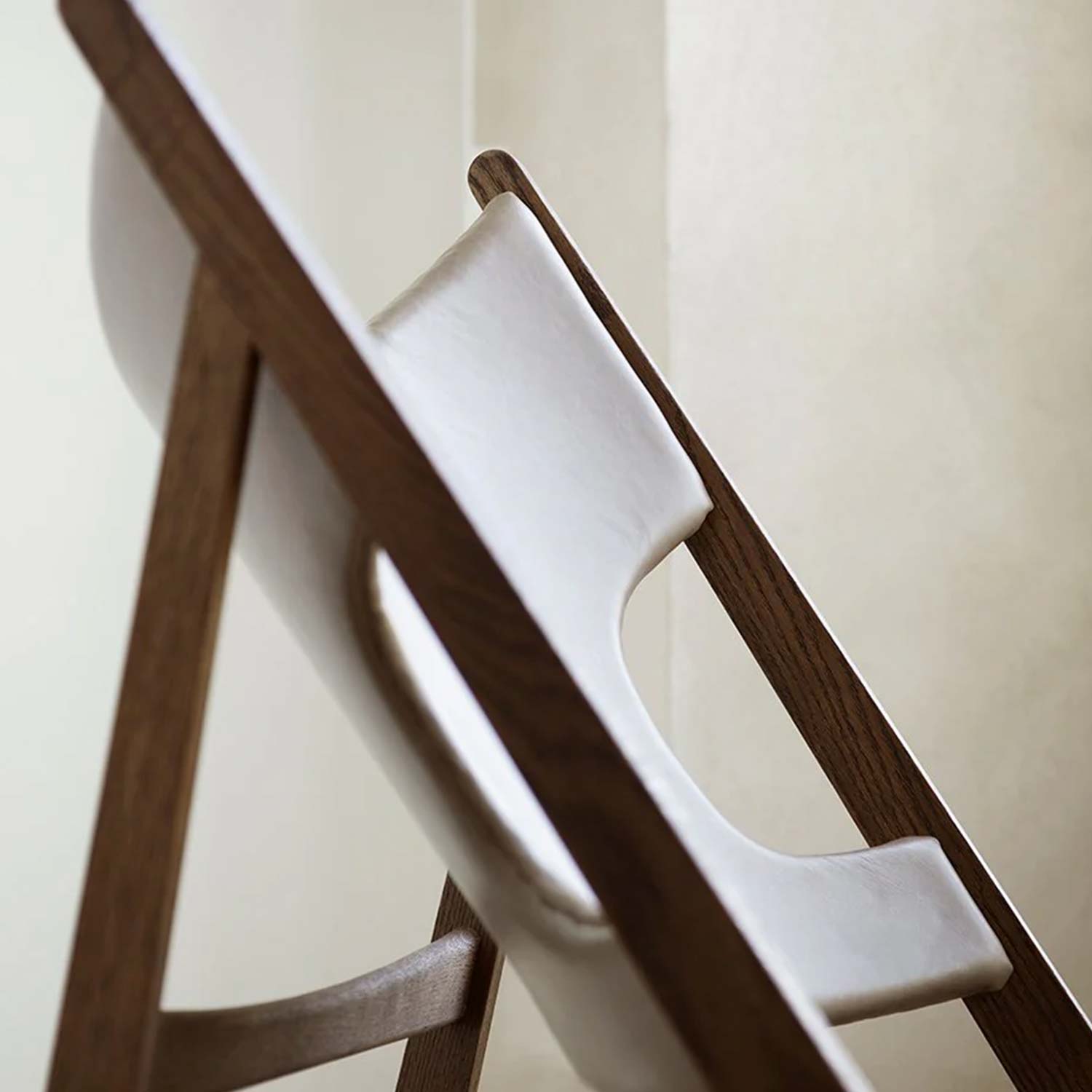 Audo - Knitting Lounge Chair dark stained oak/dakar