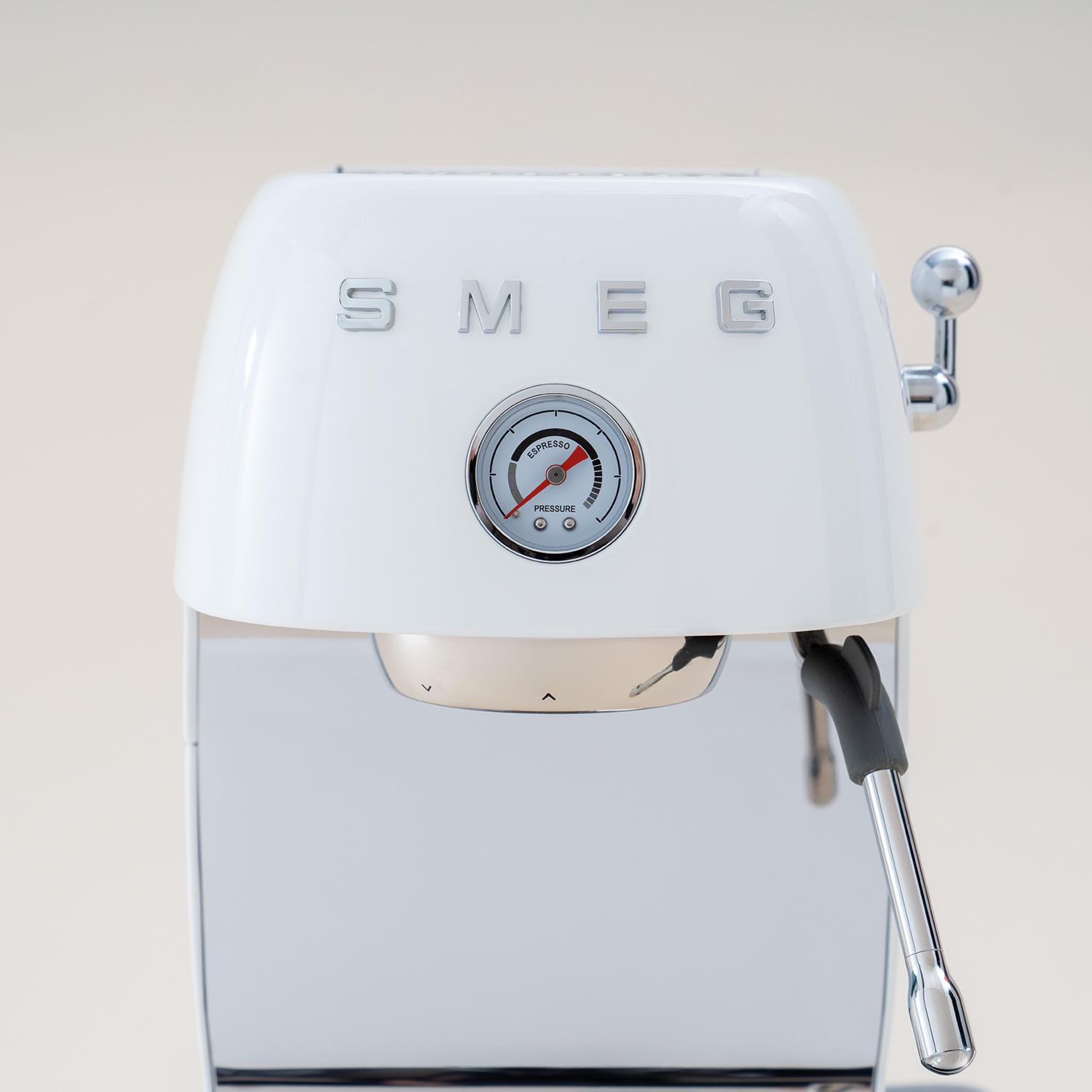 SMEG - Premium-Siebträger-Espressomaschine ECF03 creme