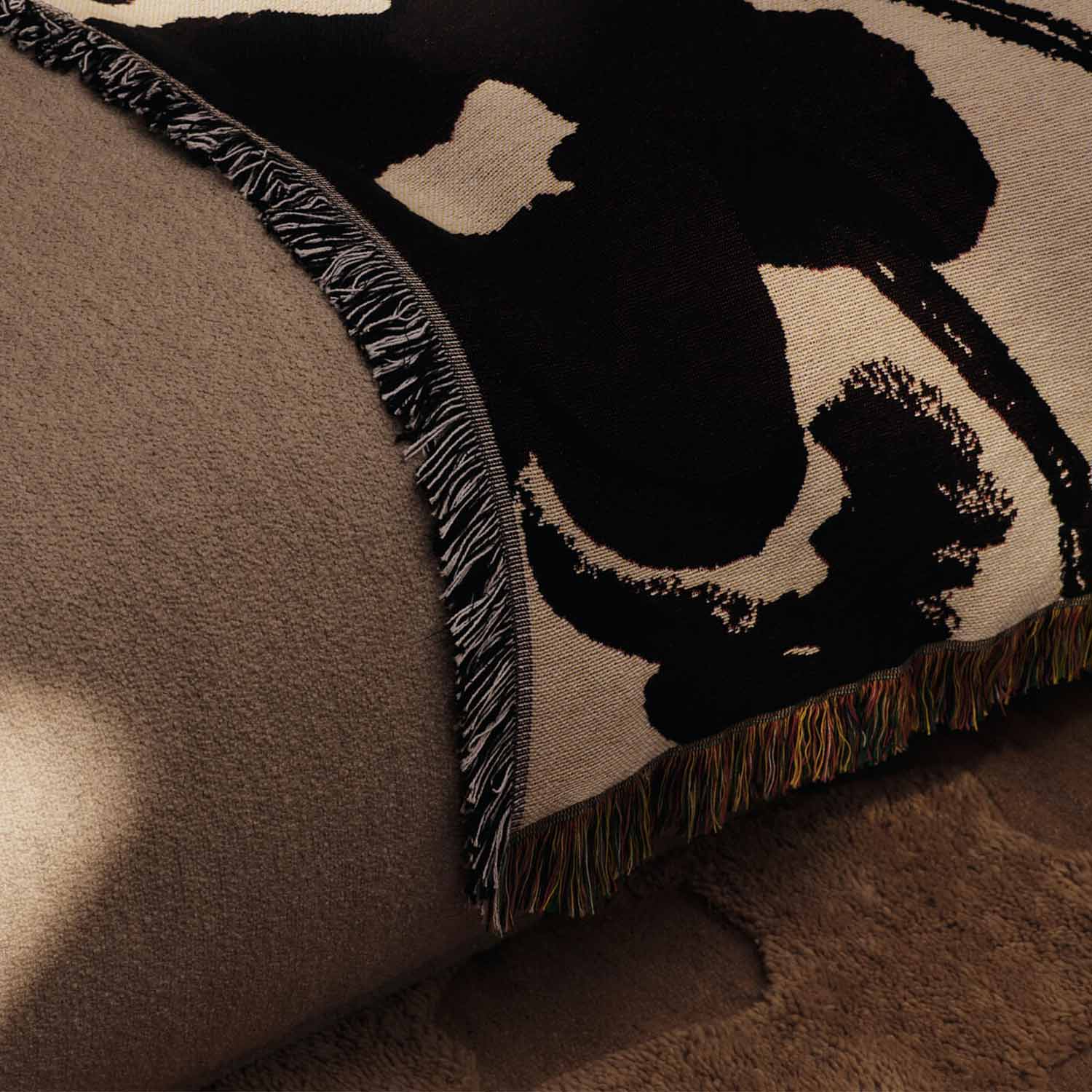 Ferm Living - Cilla Tapisseriedecke off-white/dark grape